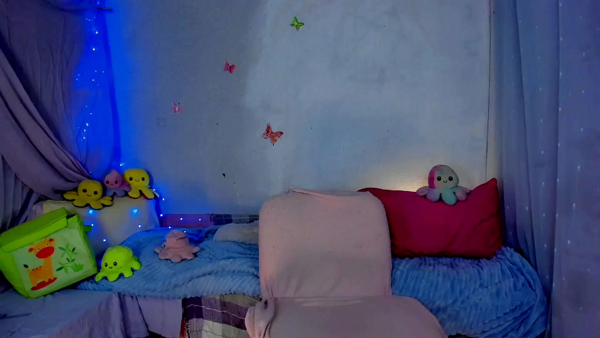 Gallery image thumbnail from YourLizzyDoll's myfreecams stream on, 04/26/2026, 24:13 image 3 of 20