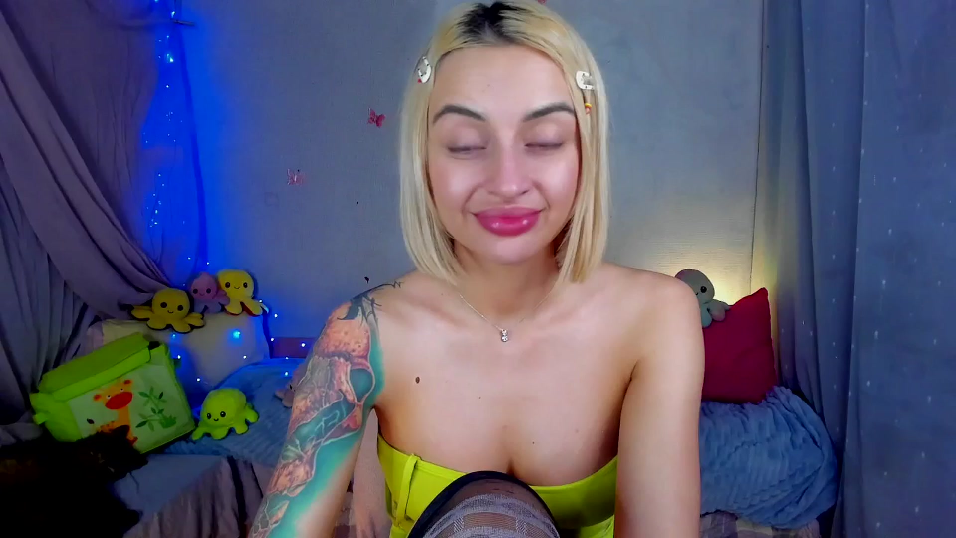 Gallery image thumbnail from YourLizzyDoll's myfreecams stream on, 04/26/2026, 03:13 image 11 of 20
