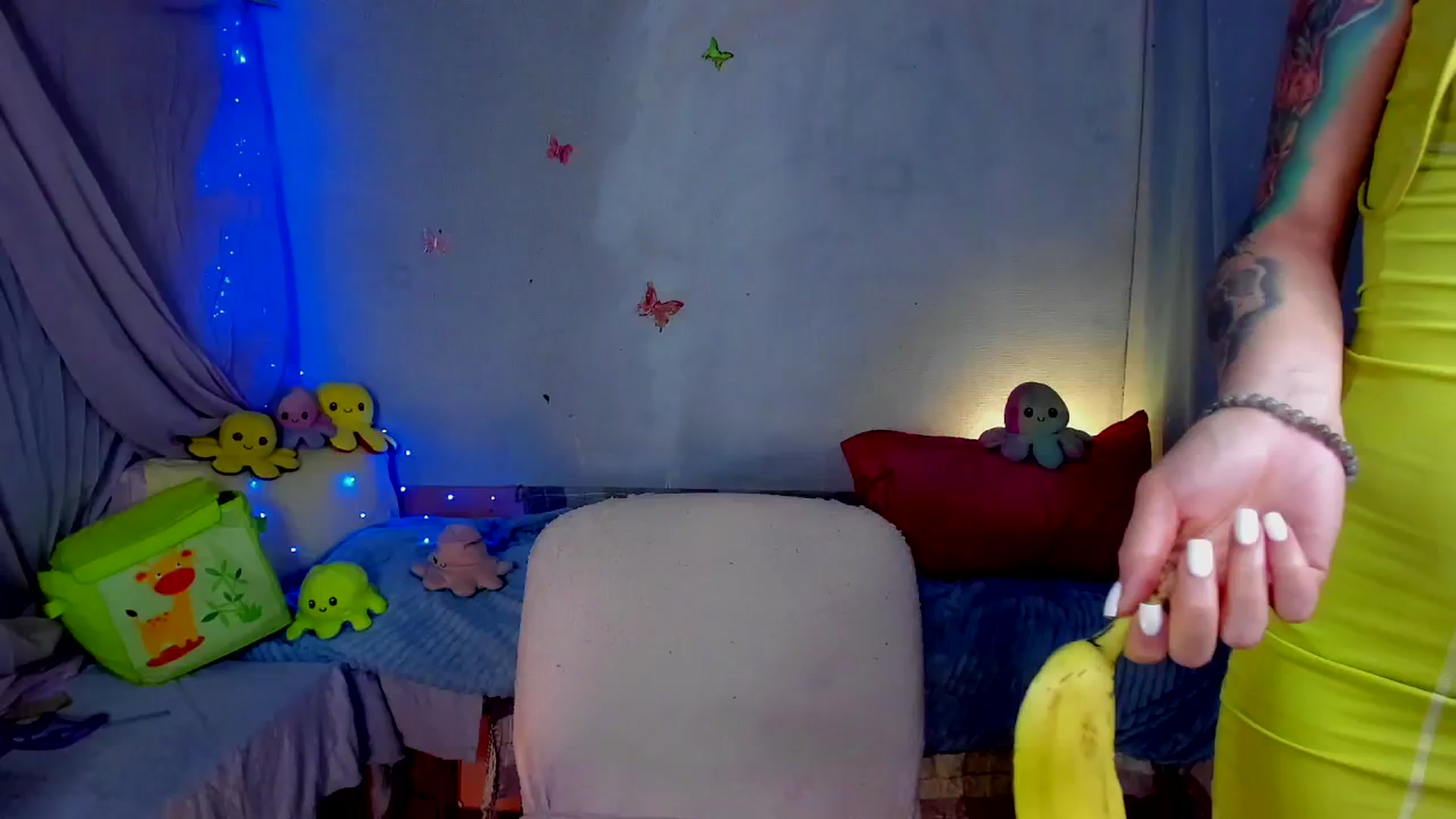 Gallery image thumbnail from YourLizzyDoll's myfreecams stream on, 04/26/2026, 03:13 image 4 of 20