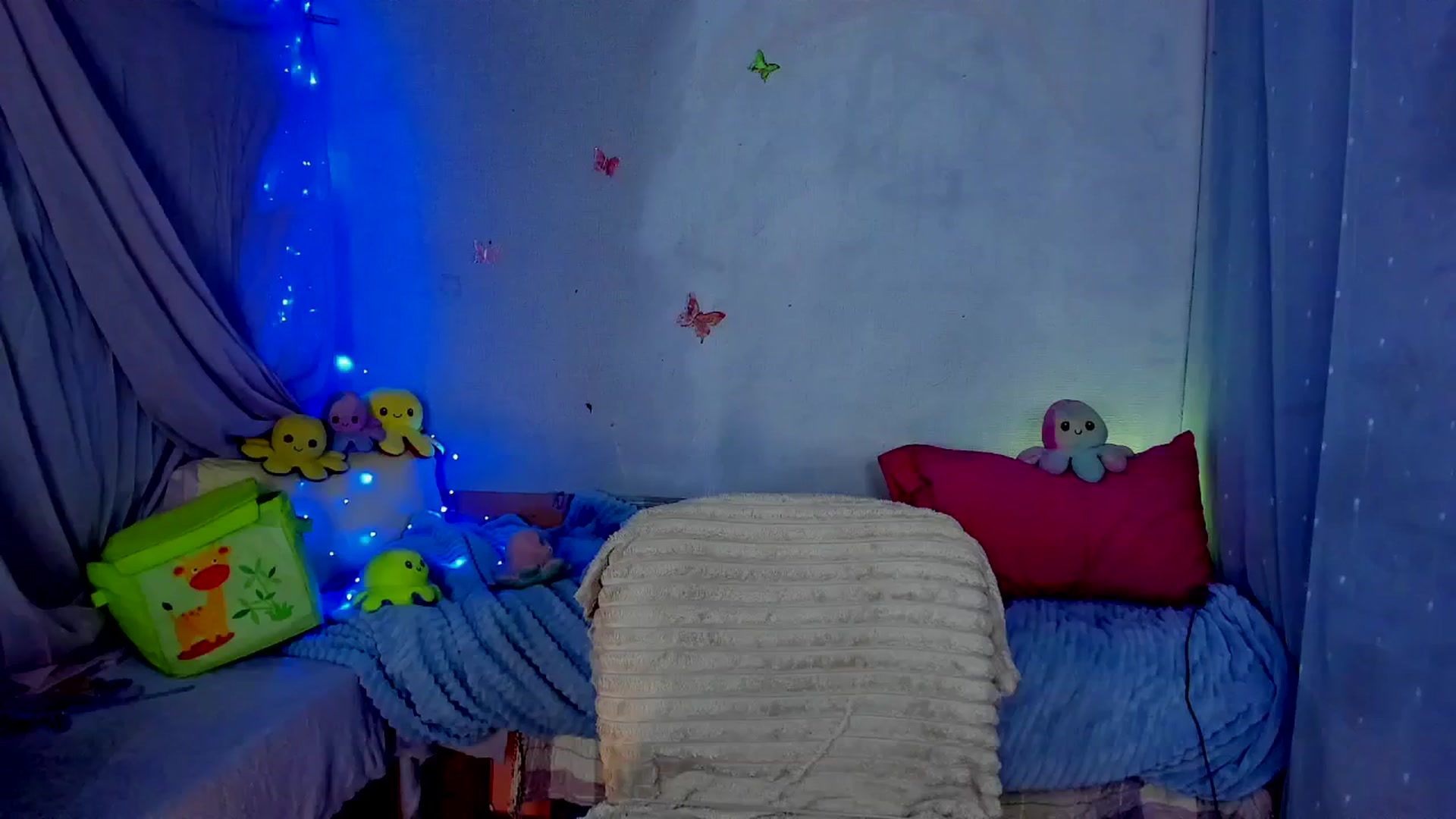Gallery image thumbnail from YourLizzyDoll's myfreecams stream on, 04/28/2026, 24:29 image 12 of 20