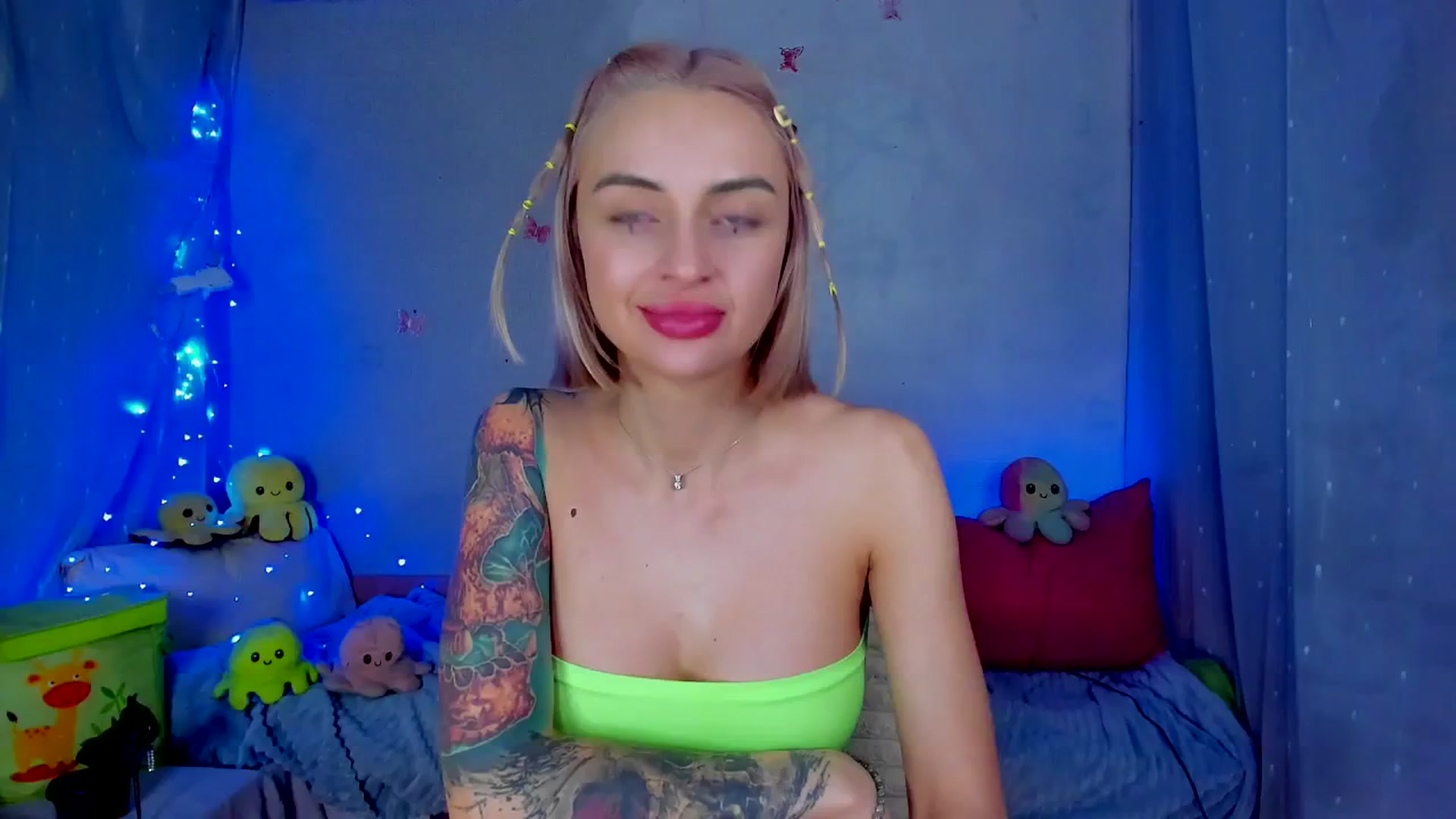 Gallery image thumbnail from YourLizzyDoll's myfreecams stream on, 05/01/2026, 23:36 image 13 of 20