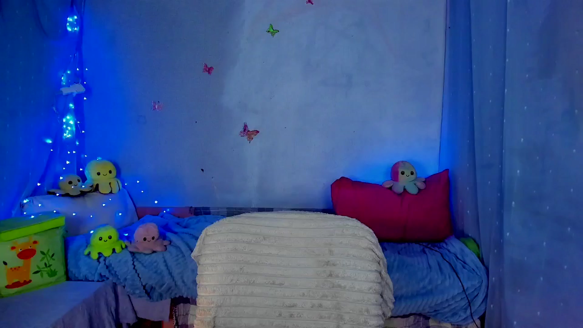 Gallery image thumbnail from YourLizzyDoll's myfreecams stream on, 05/01/2026, 23:36 image 8 of 20