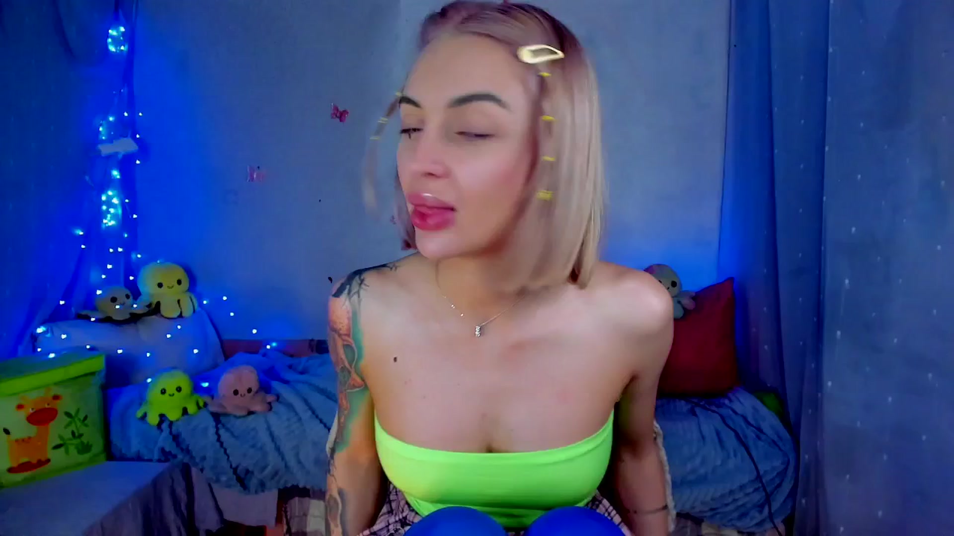 Gallery image thumbnail from YourLizzyDoll's myfreecams stream on, 05/01/2026, 23:36 image 6 of 20