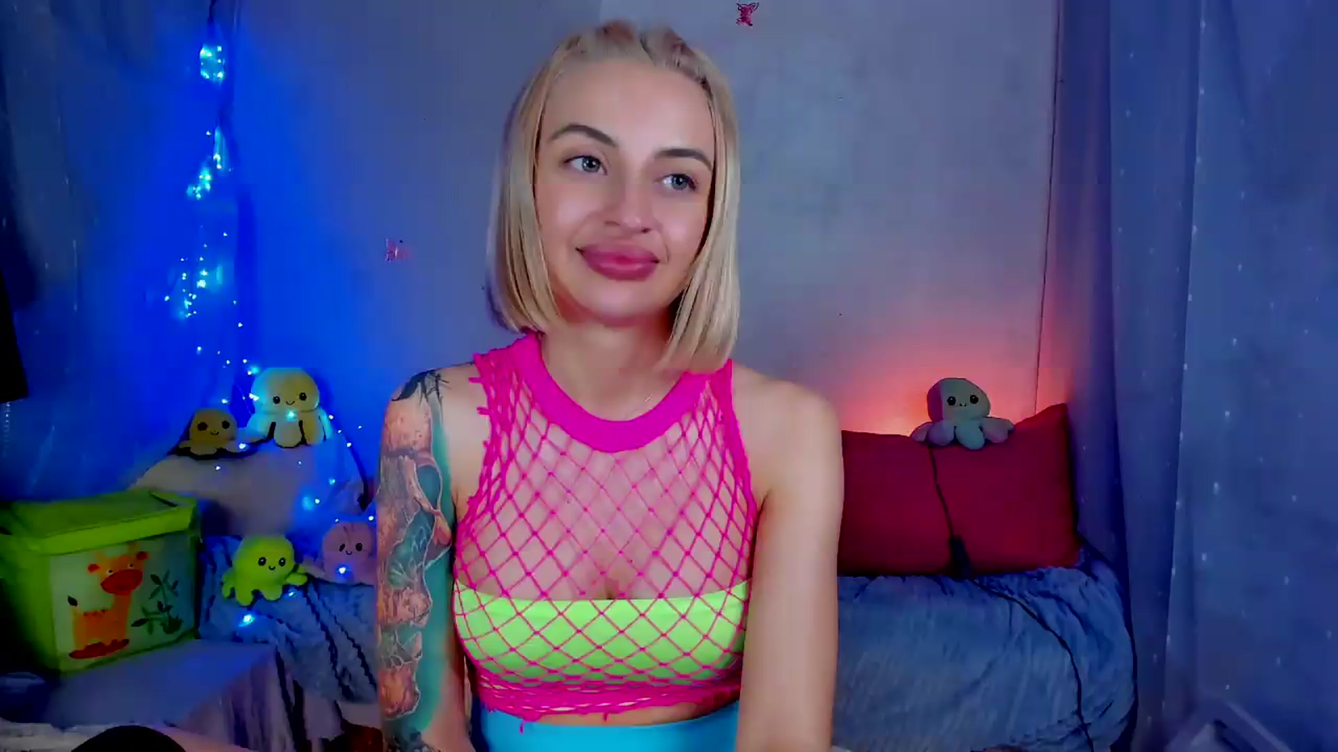 Gallery image thumbnail from YourLizzyDoll's myfreecams stream on, 05/06/2026, 02:02 image 12 of 20