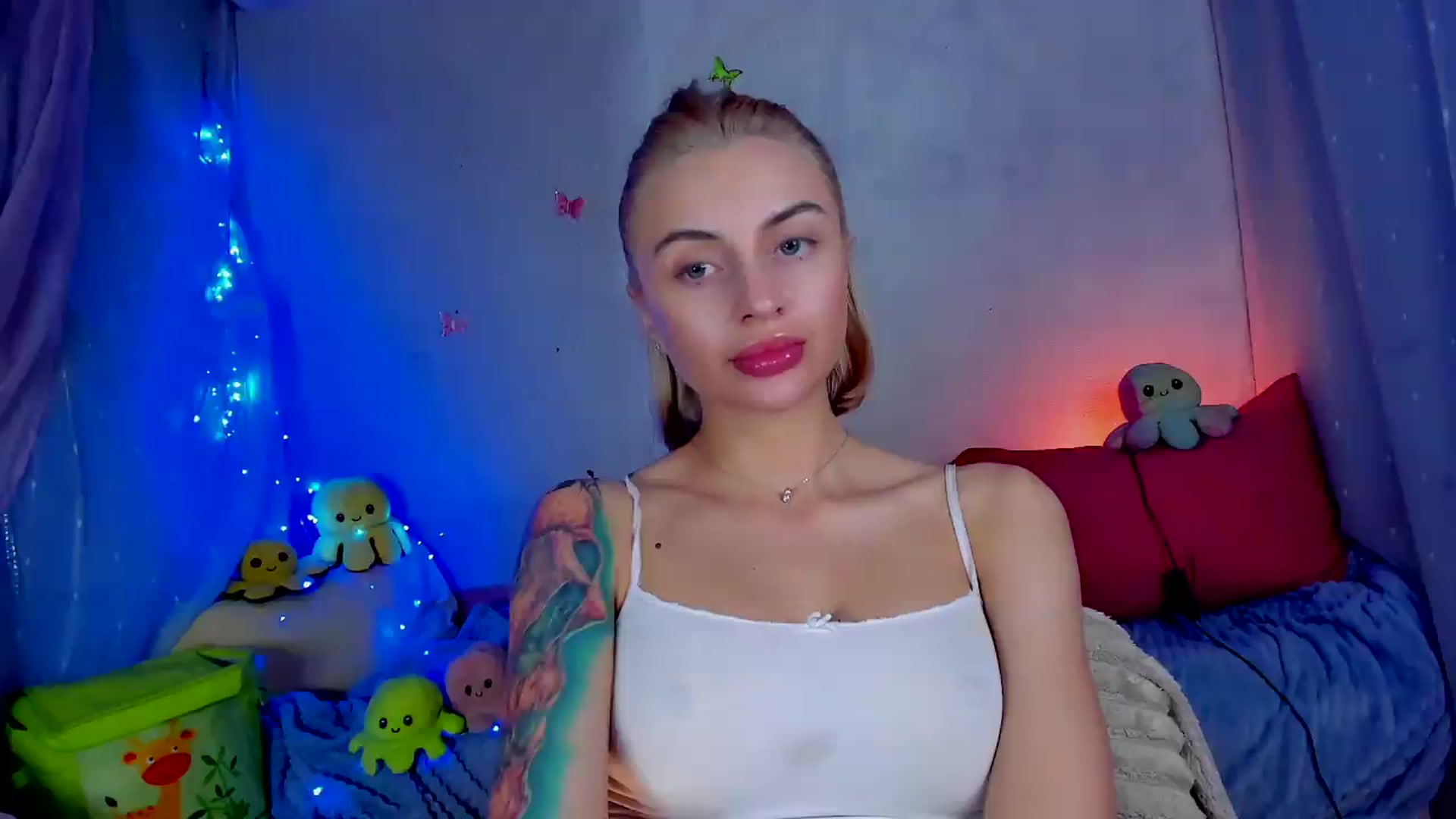Gallery image thumbnail from YourLizzyDoll's myfreecams stream on, 05/07/2026, 24:02 image 15 of 20