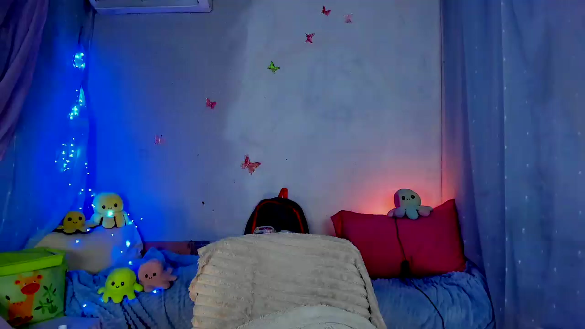 Gallery image thumbnail from YourLizzyDoll's myfreecams stream on, 05/07/2026, 03:03 image 16 of 20