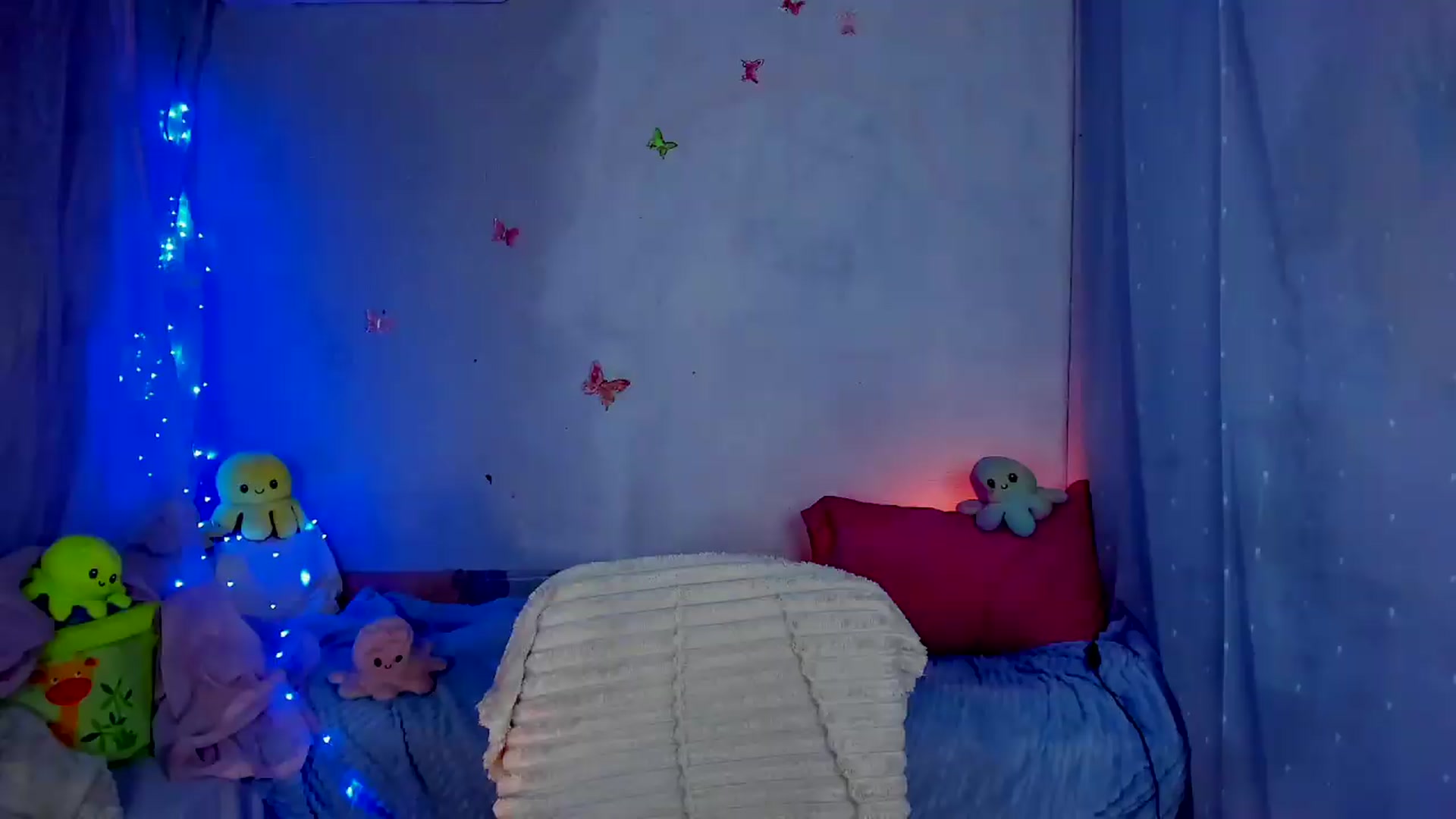 Gallery image thumbnail from YourLizzyDoll's myfreecams stream on, 05/11/2026, 03:09 image 2 of 20