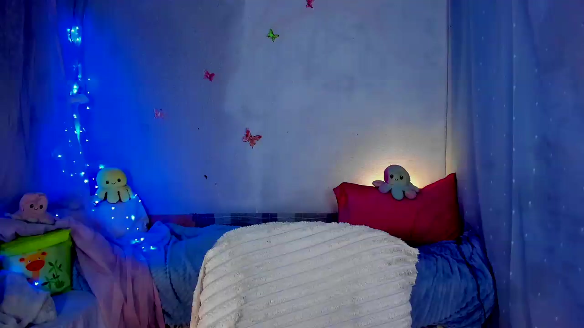 Gallery image thumbnail from YourLizzyDoll's myfreecams stream on, 05/13/2026, 02:21 image 1 of 20