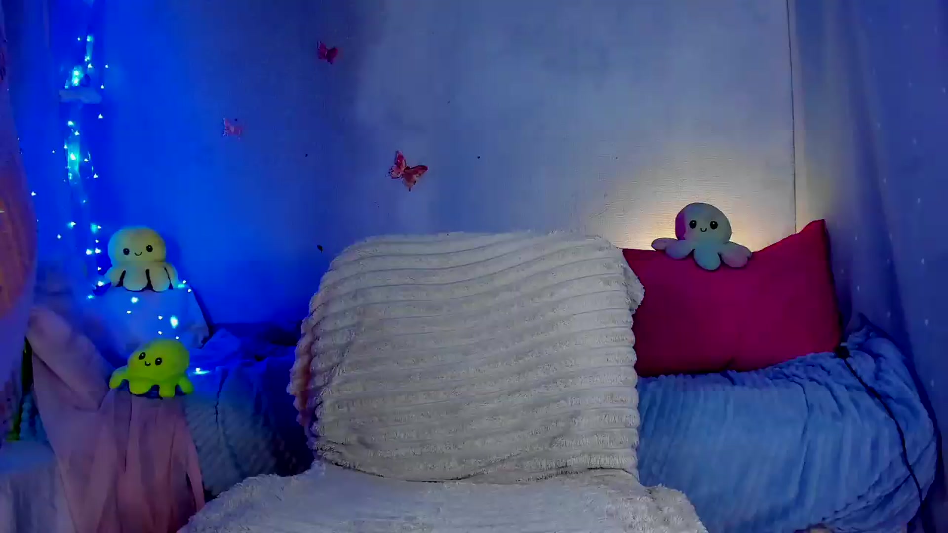 Gallery image thumbnail from YourLizzyDoll's myfreecams stream on, 05/14/2026, 01:09 image 10 of 20