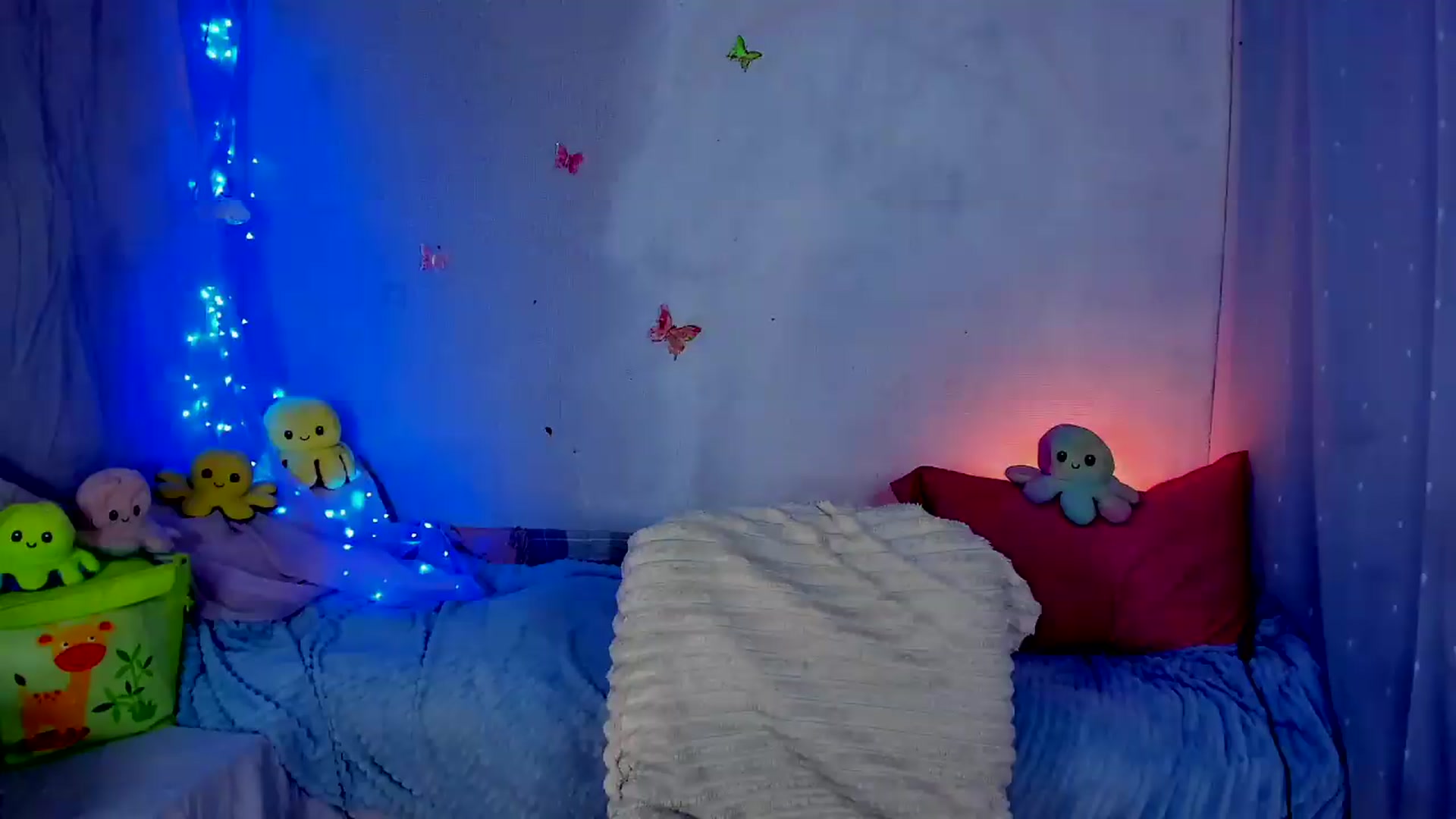 Gallery image thumbnail from YourLizzyDoll's myfreecams stream on, 05/18/2026, 01:37 image 13 of 20