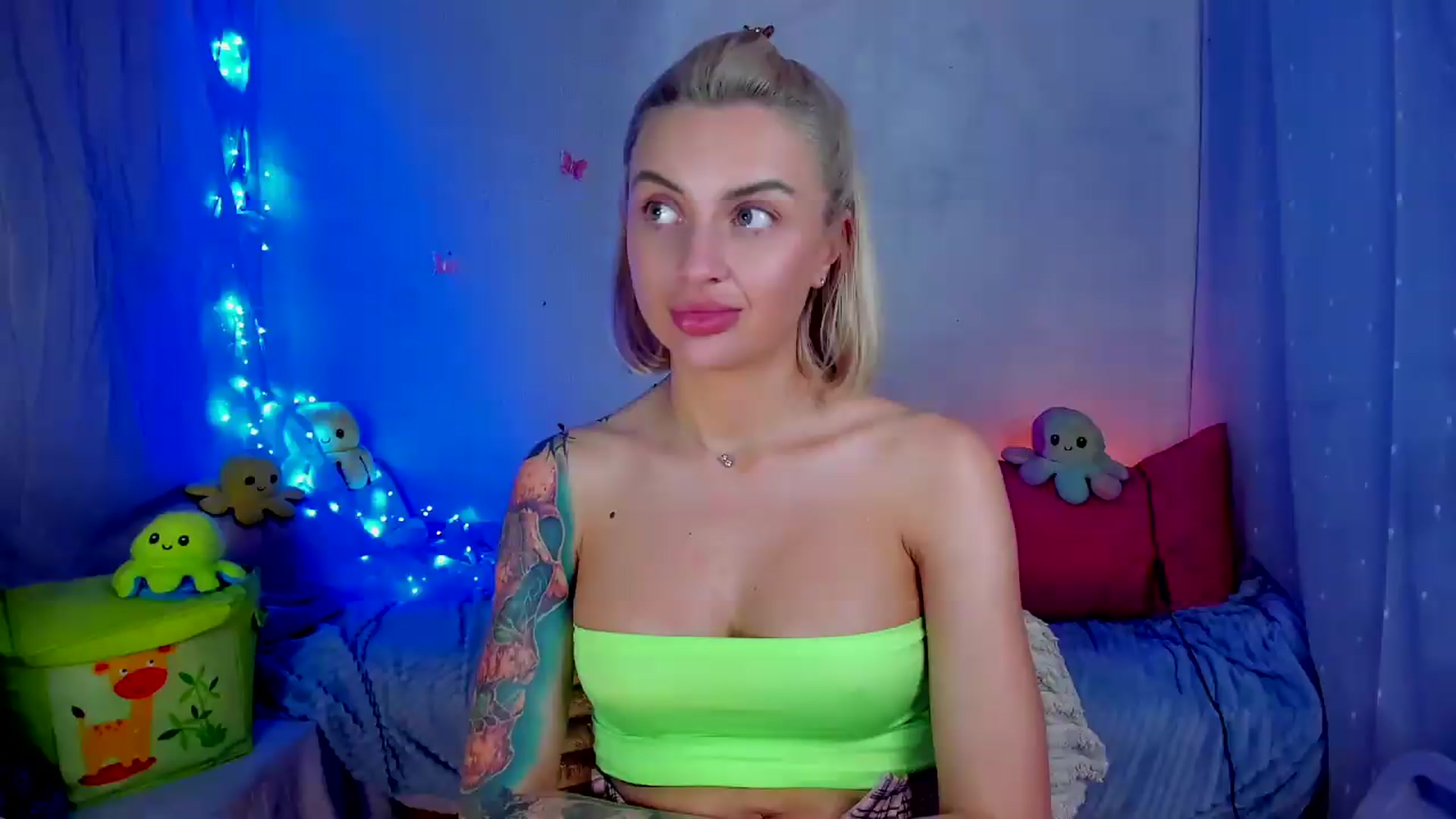 Gallery image thumbnail from YourLizzyDoll's myfreecams stream on, 05/21/2026, 03:04 image 9 of 20