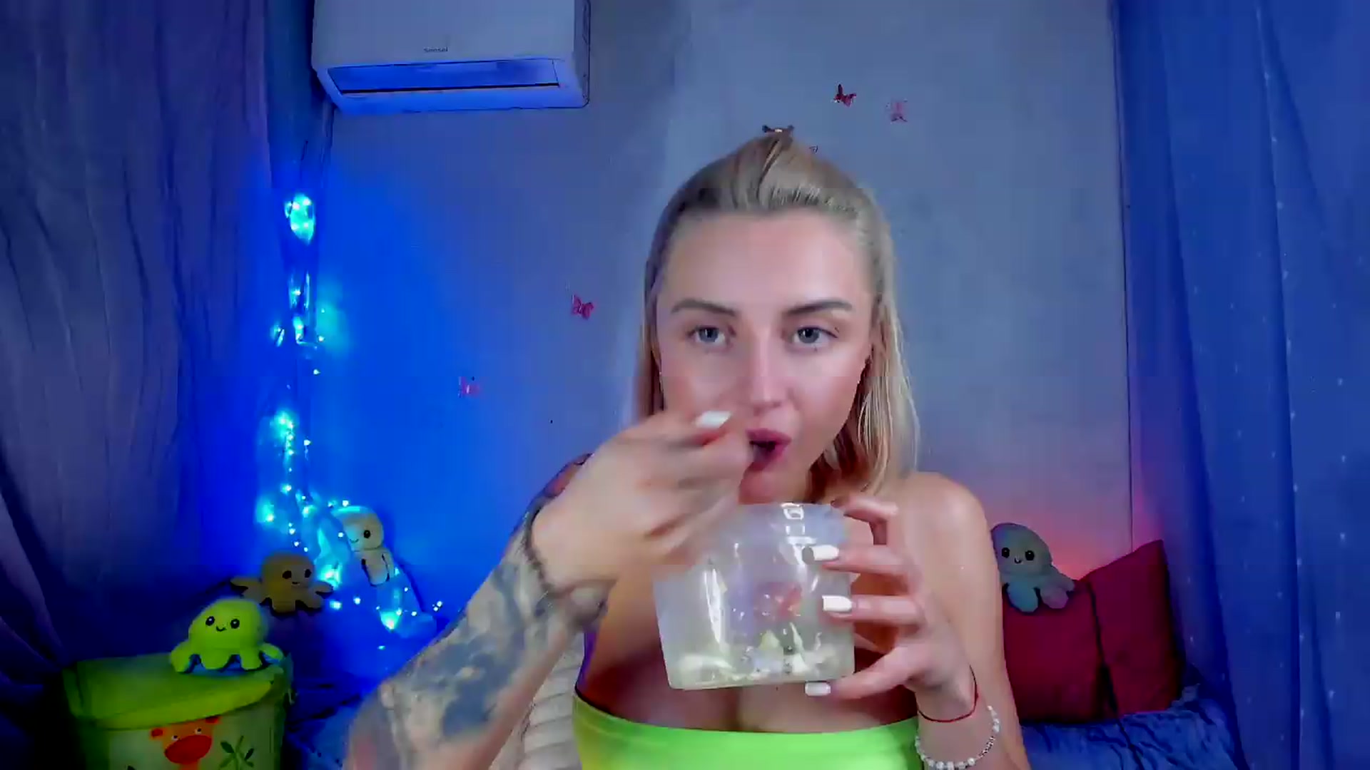 Gallery image thumbnail from YourLizzyDoll's myfreecams stream on, 05/21/2026, 03:04 image 14 of 20