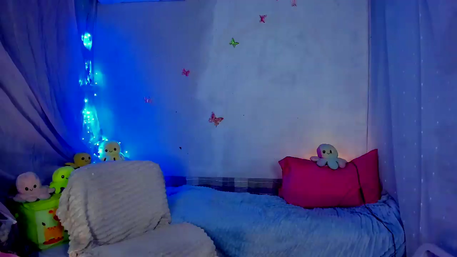 Gallery image thumbnail from YourLizzyDoll's myfreecams stream on, 05/21/2026, 21:21 image 16 of 20