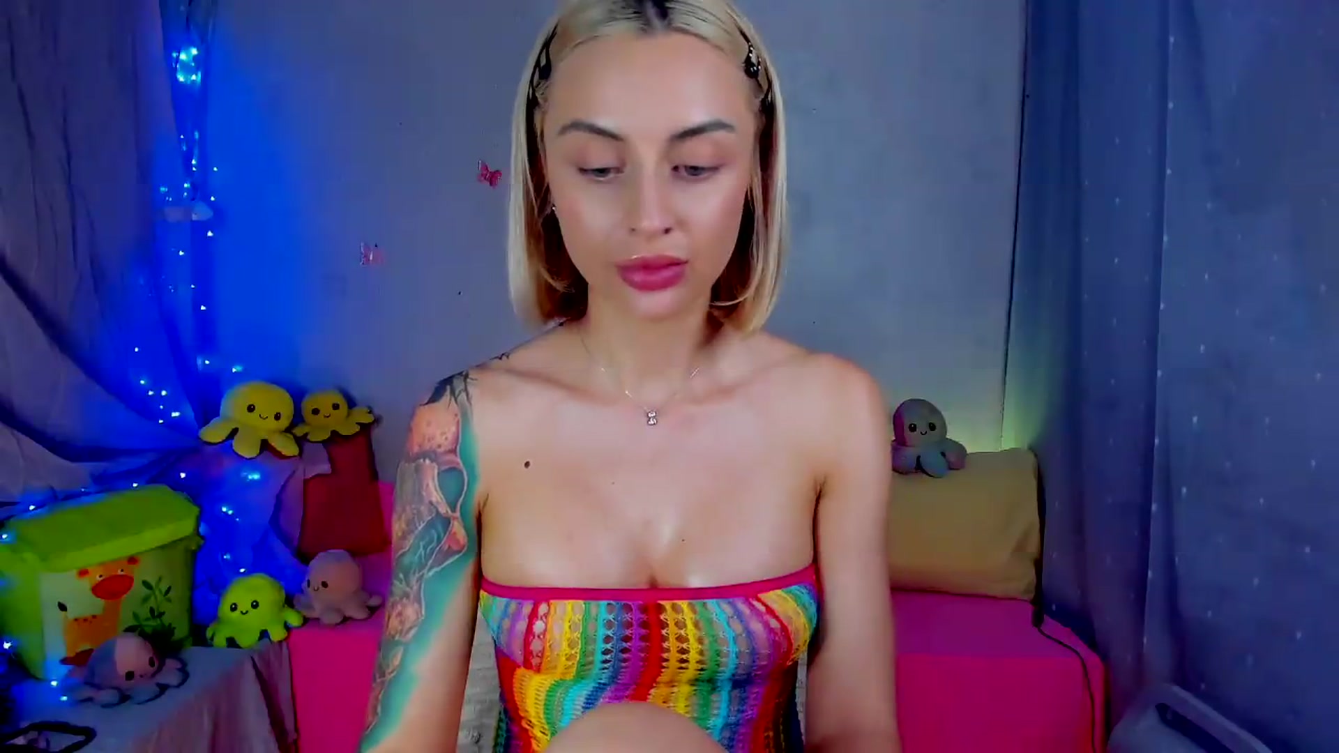 Gallery image thumbnail from YourLizzyDoll's myfreecams stream on, 05/25/2026, 22:25 image 6 of 20