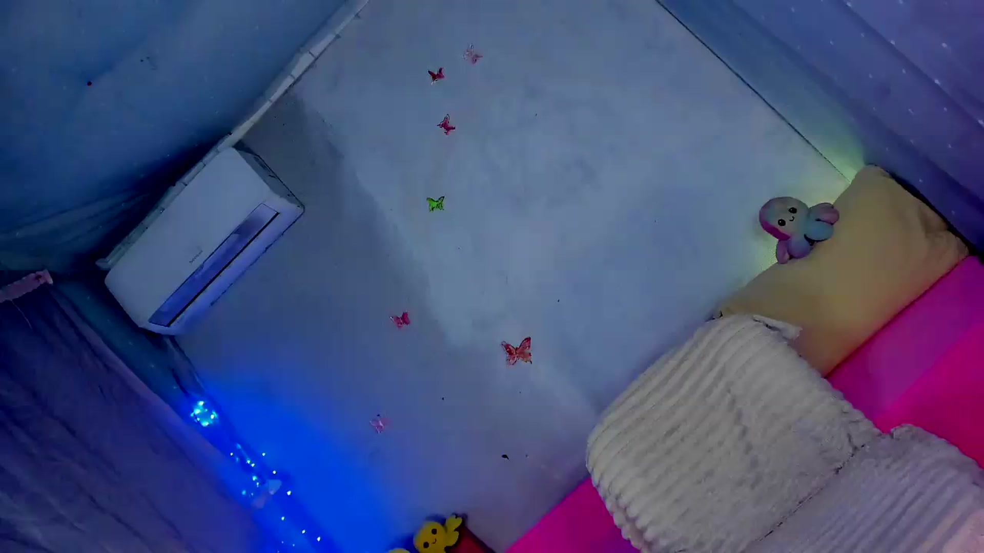 Gallery image thumbnail from YourLizzyDoll's myfreecams stream on, 05/26/2026, 24:02 image 13 of 20