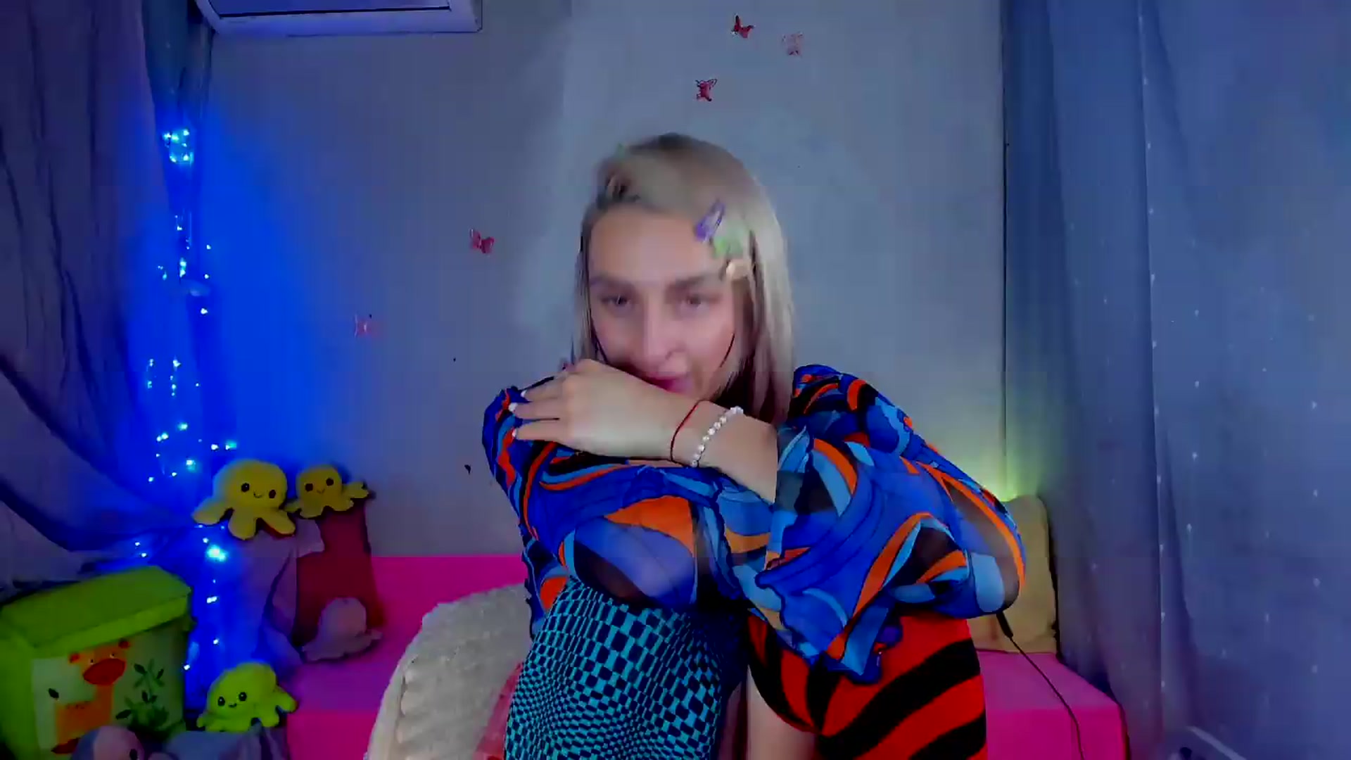 Gallery image thumbnail from YourLizzyDoll's myfreecams stream on, 05/29/2026, 03:02 image 18 of 20