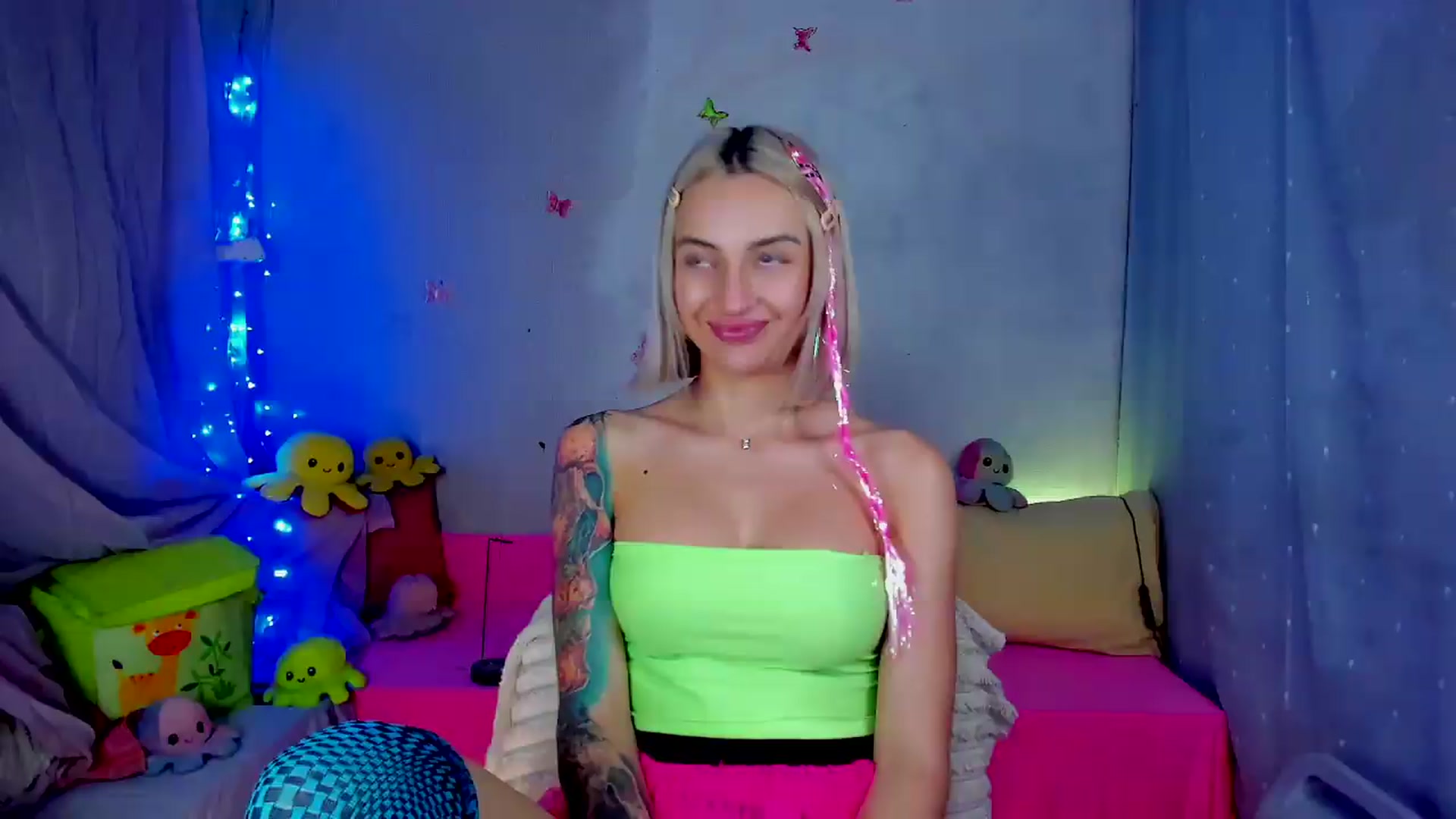 Gallery image thumbnail from YourLizzyDoll's myfreecams stream on, 06/02/2026, 03:02 image 17 of 20