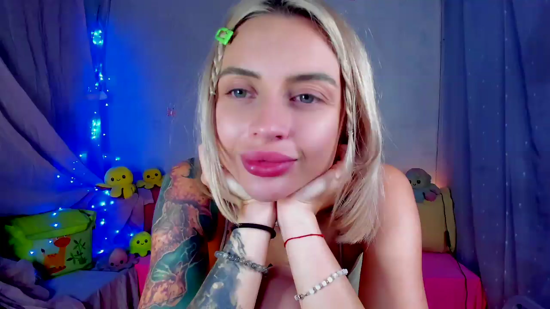 Gallery image thumbnail from YourLizzyDoll's myfreecams stream on, 06/10/2026, 03:03 image 11 of 20