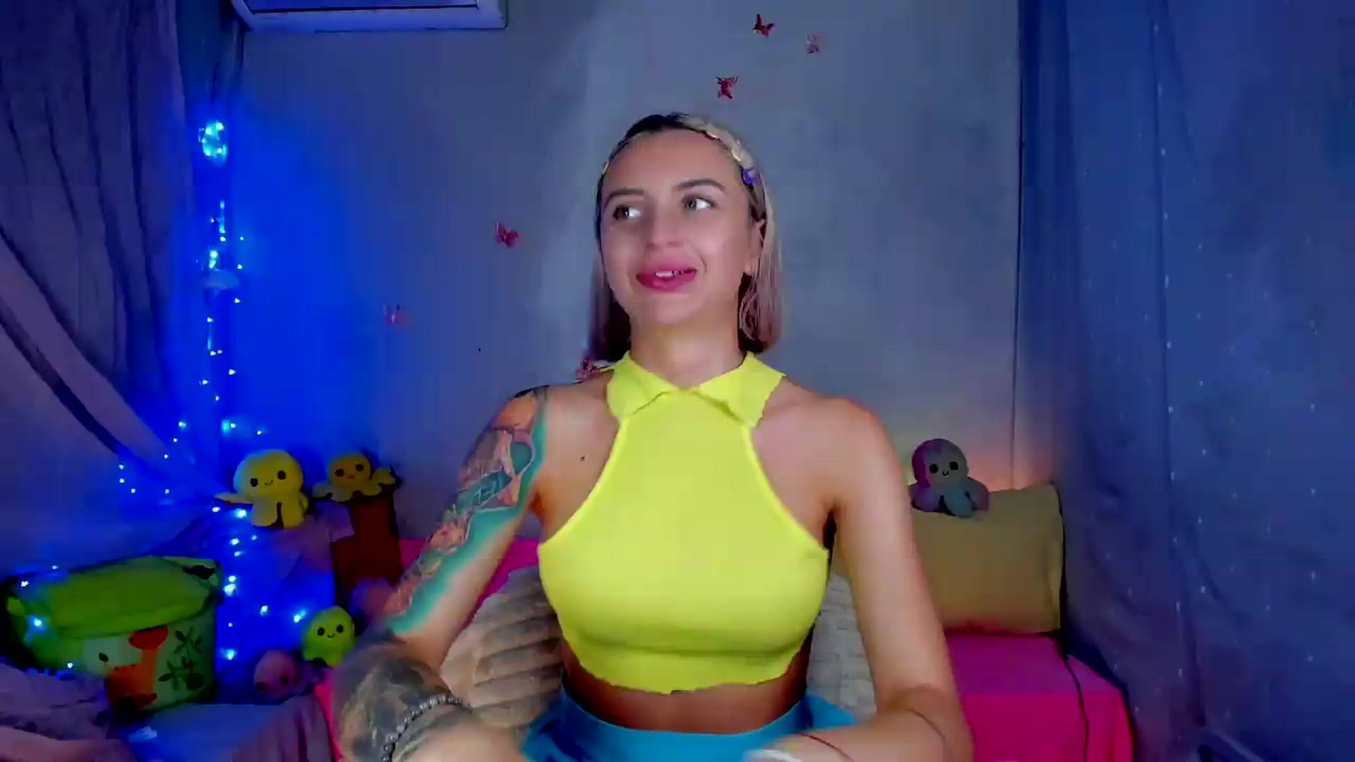 Gallery image thumbnail from YourLizzyDoll's myfreecams stream on, 06/14/2026, 24:03 image 4 of 20