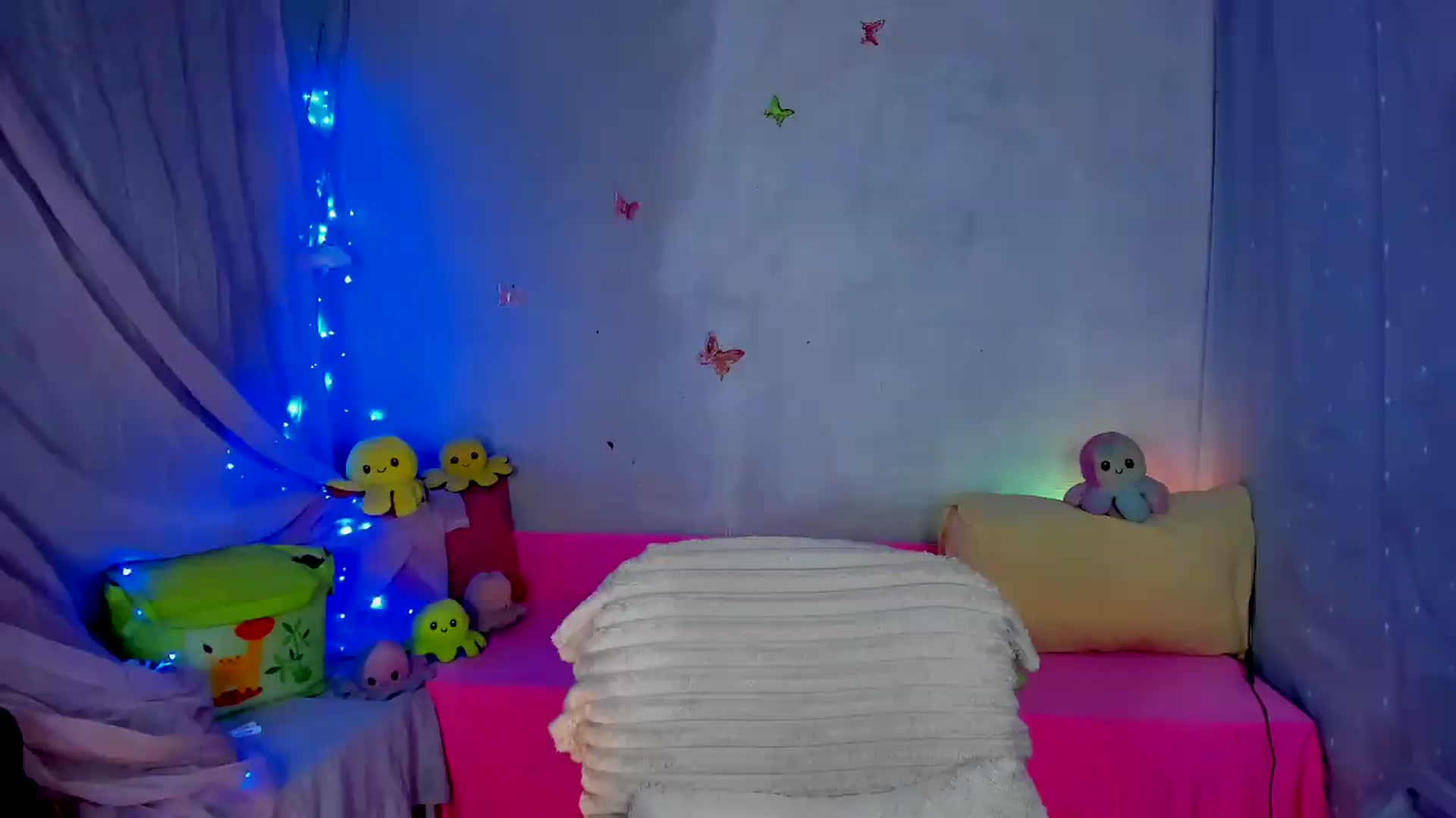 Gallery image thumbnail from YourLizzyDoll's myfreecams stream on, 06/14/2026, 24:03 image 1 of 20