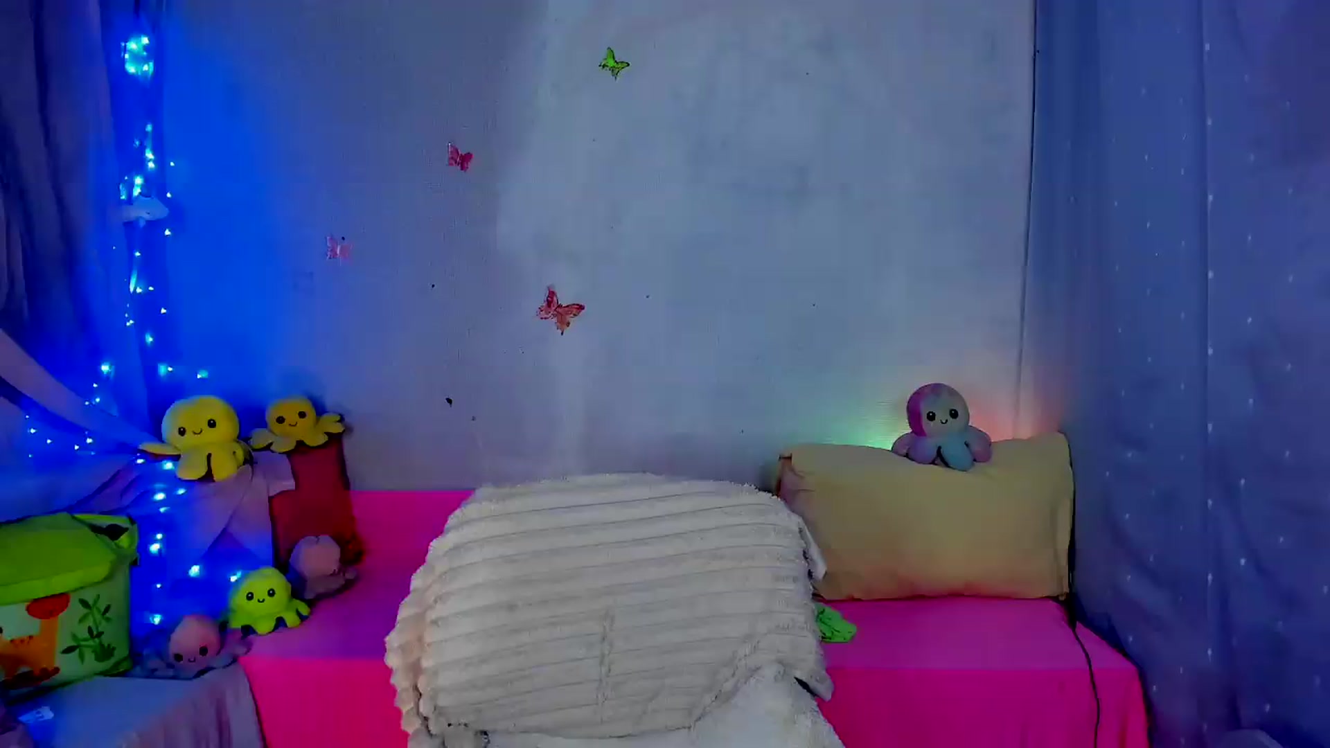 Gallery image thumbnail from YourLizzyDoll's myfreecams stream on, 06/14/2026, 24:03 image 13 of 20