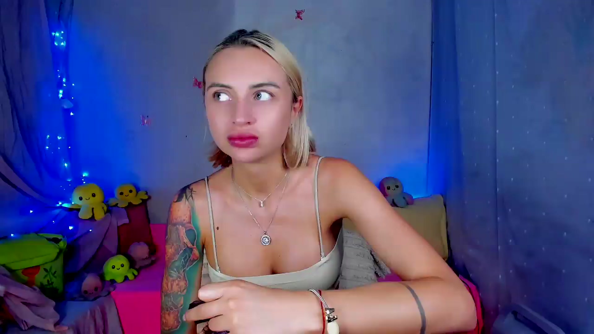 Gallery image thumbnail from YourLizzyDoll's myfreecams stream on, 06/20/2026, 23:21 image 1 of 20