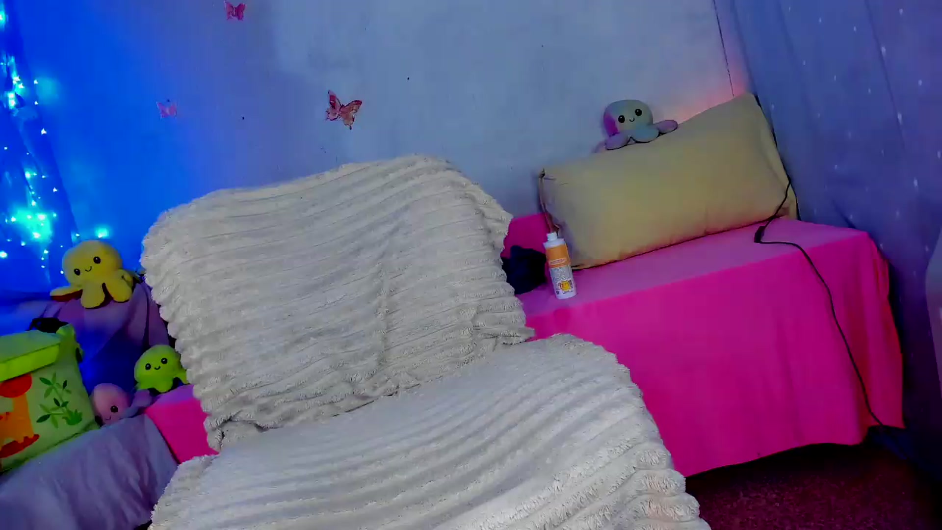 Gallery image thumbnail from YourLizzyDoll's myfreecams stream on, 06/24/2026, 22:08 image 20 of 20