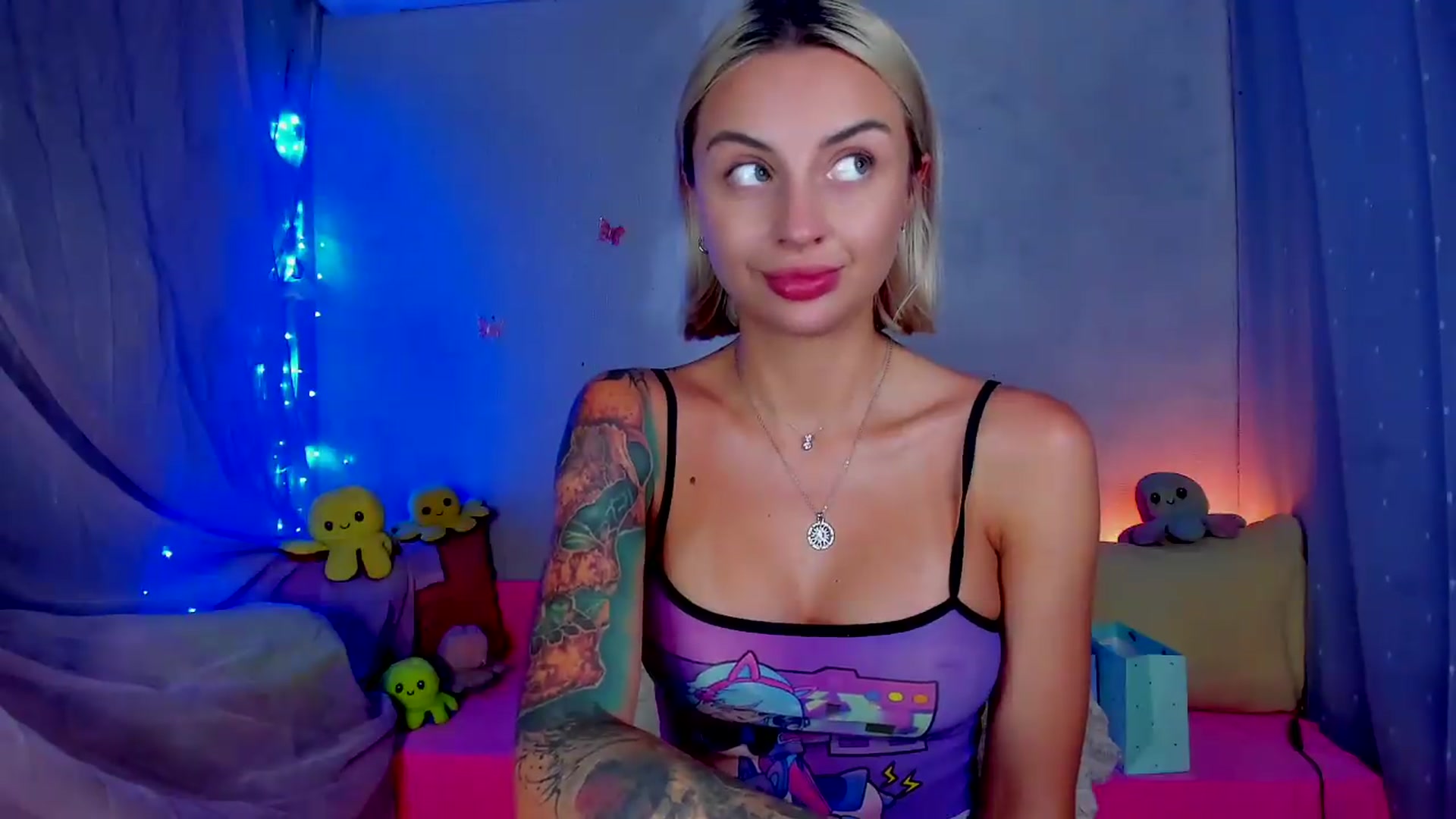 Gallery image thumbnail from YourLizzyDoll's myfreecams stream on, 06/28/2026, 22:49 image 17 of 20