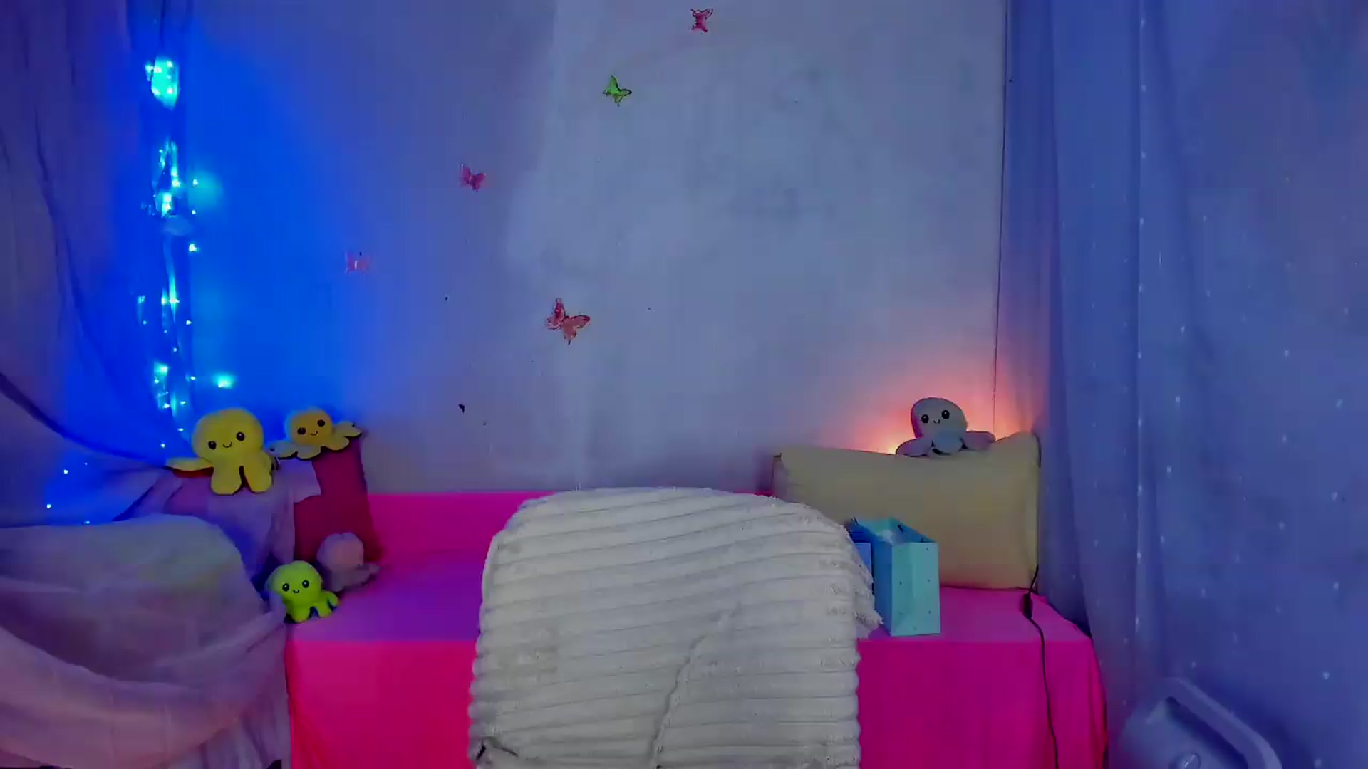 Gallery image thumbnail from YourLizzyDoll's myfreecams stream on, 06/29/2026, 01:46 image 16 of 20