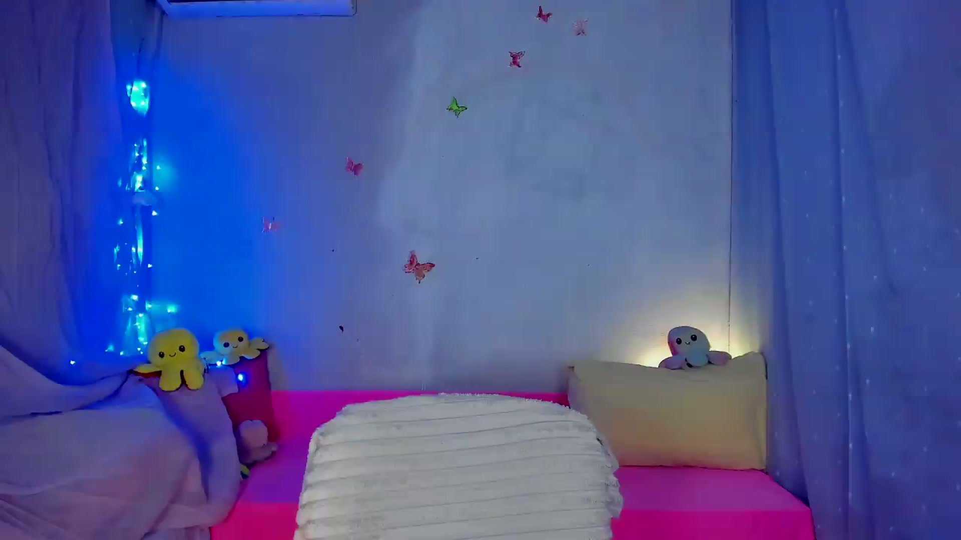 Gallery image thumbnail from YourLizzyDoll's myfreecams stream on, 07/02/2026, 20:55 image 12 of 20
