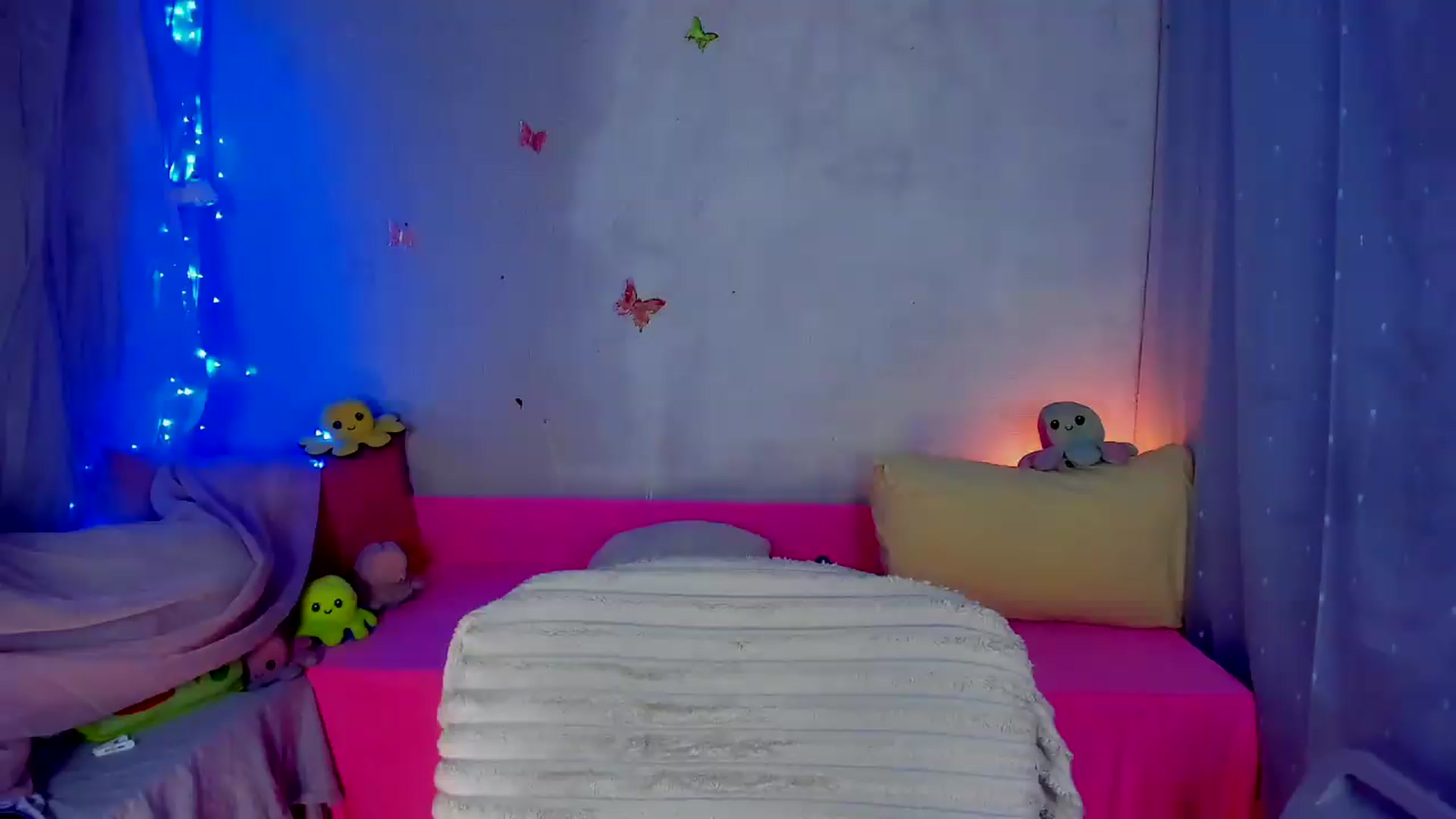 Gallery image thumbnail from YourLizzyDoll's myfreecams stream on, 07/07/2026, 24:05 image 19 of 20
