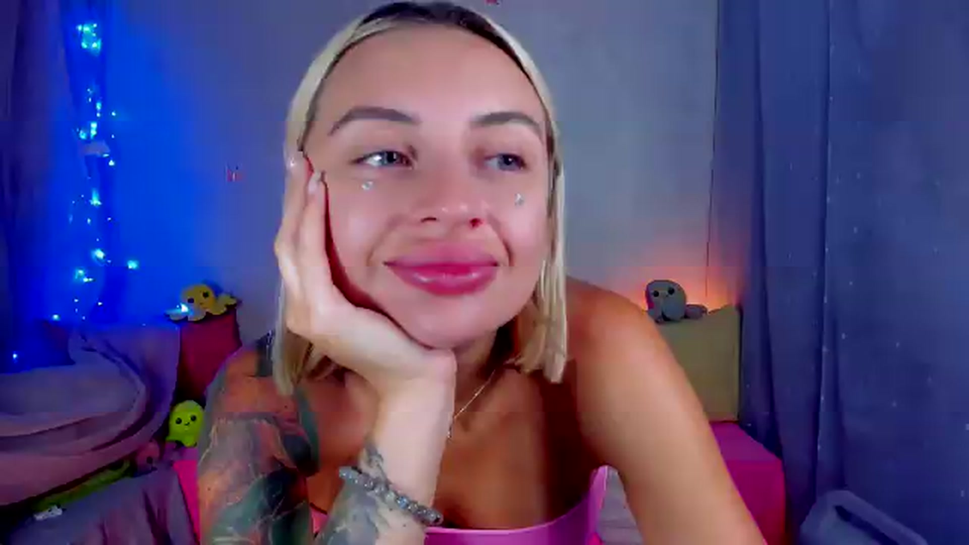 Gallery image thumbnail from YourLizzyDoll's myfreecams stream on, 07/07/2026, 03:02 image 11 of 20