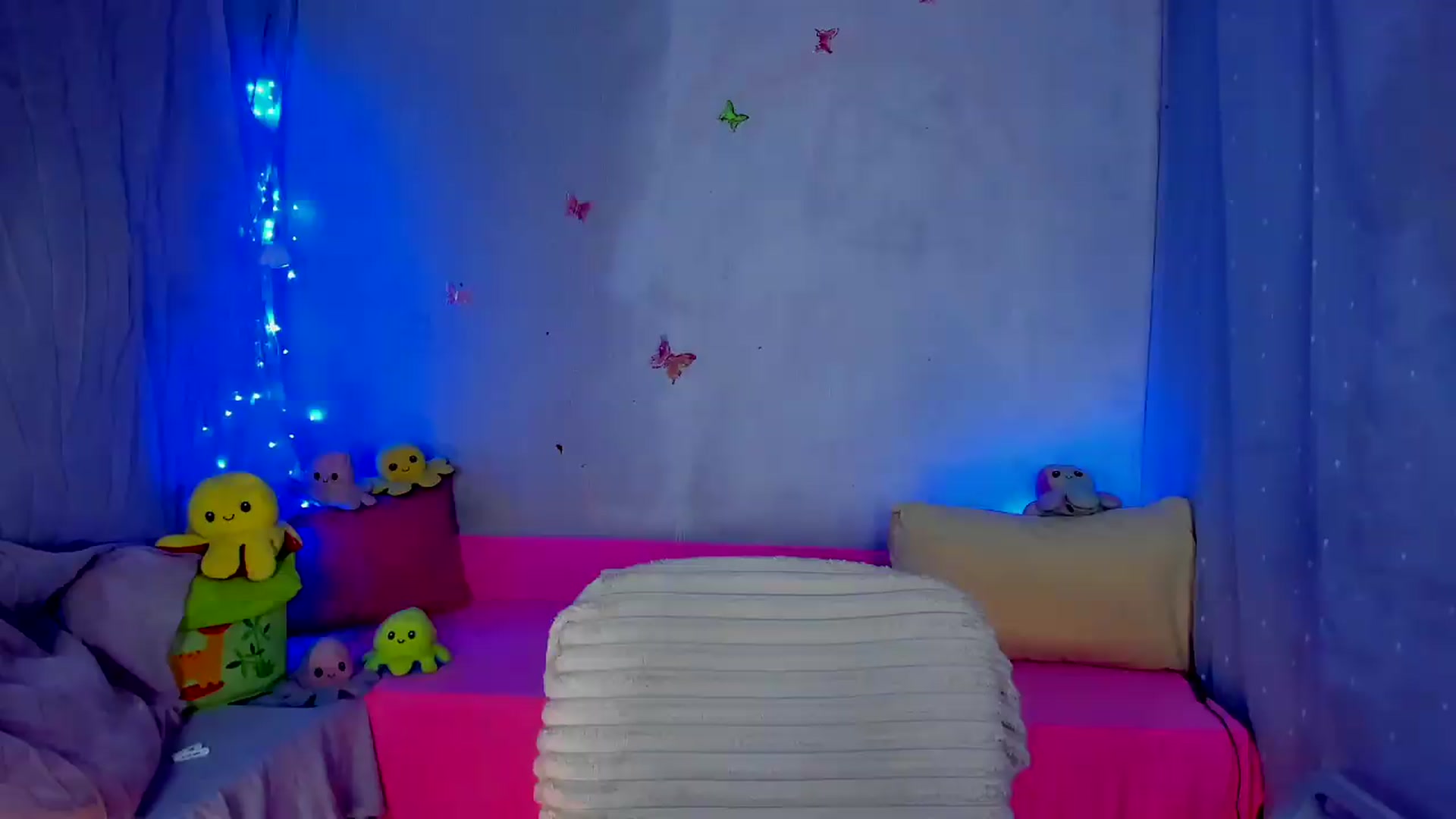 Gallery image thumbnail from YourLizzyDoll's myfreecams stream on, 07/09/2026, 23:17 image 5 of 20