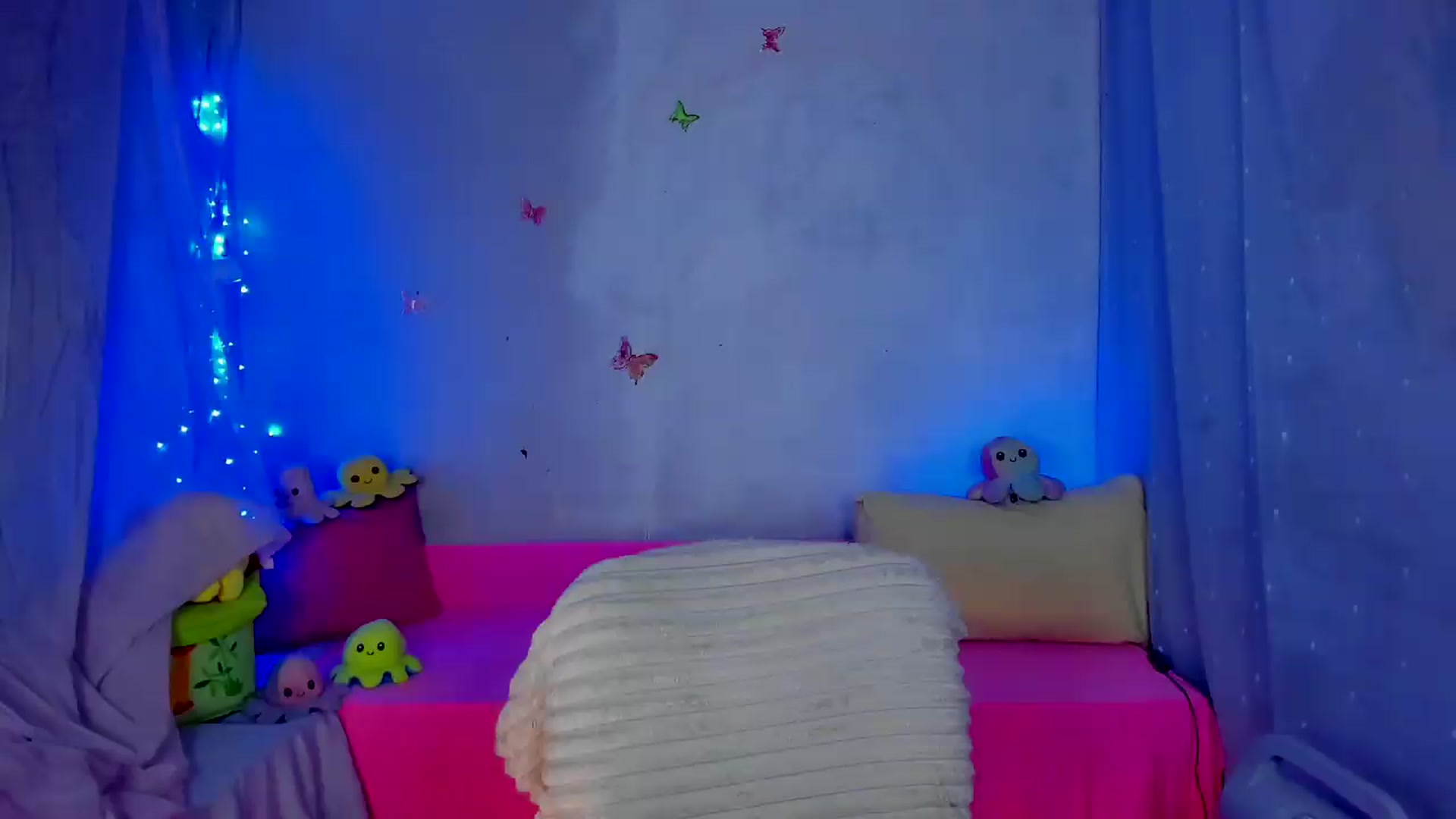 Gallery image thumbnail from YourLizzyDoll's myfreecams stream on, 07/10/2026, 22:51 image 12 of 20