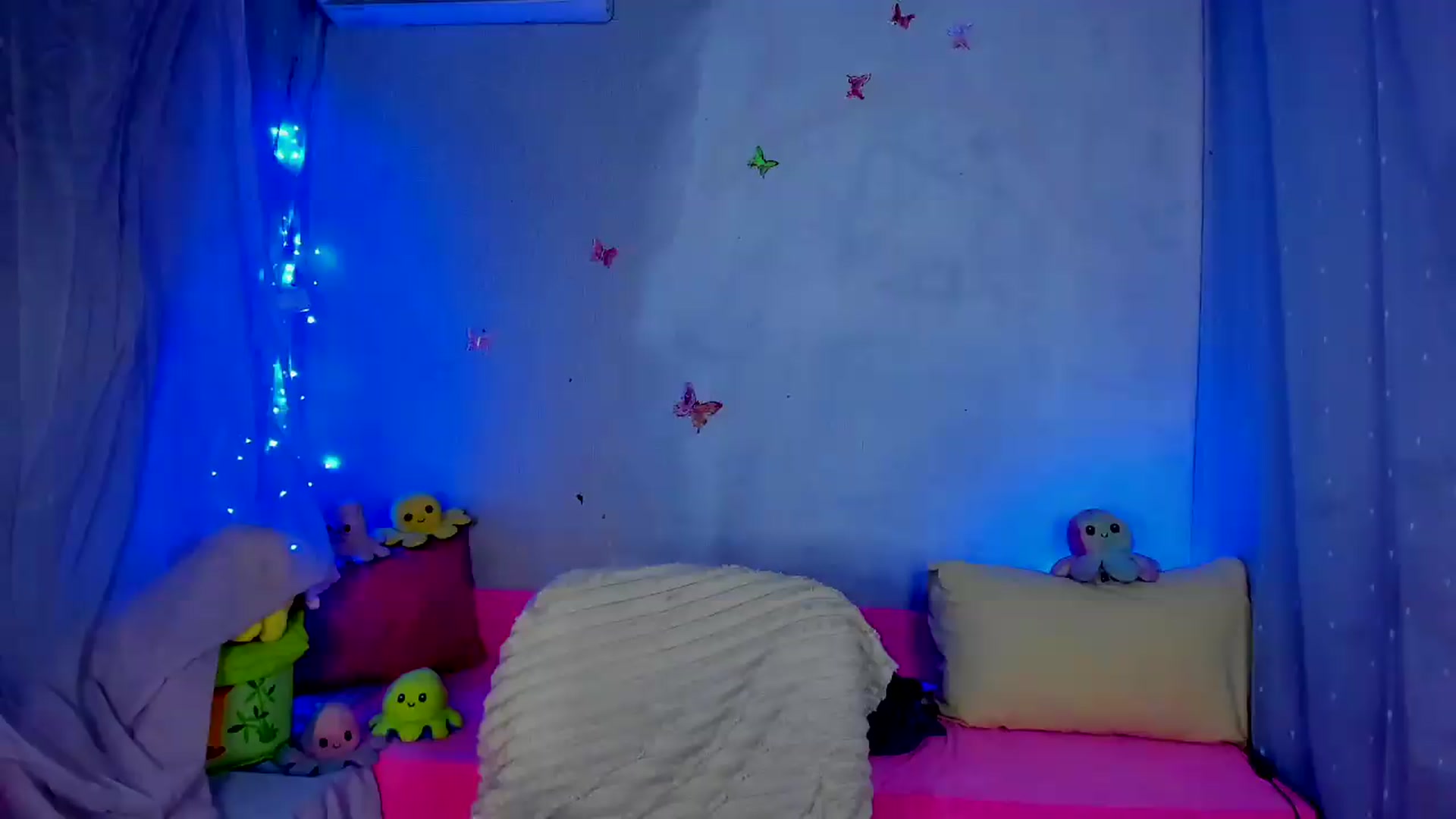 Gallery image thumbnail from YourLizzyDoll's myfreecams stream on, 07/11/2026, 03:07 image 12 of 20
