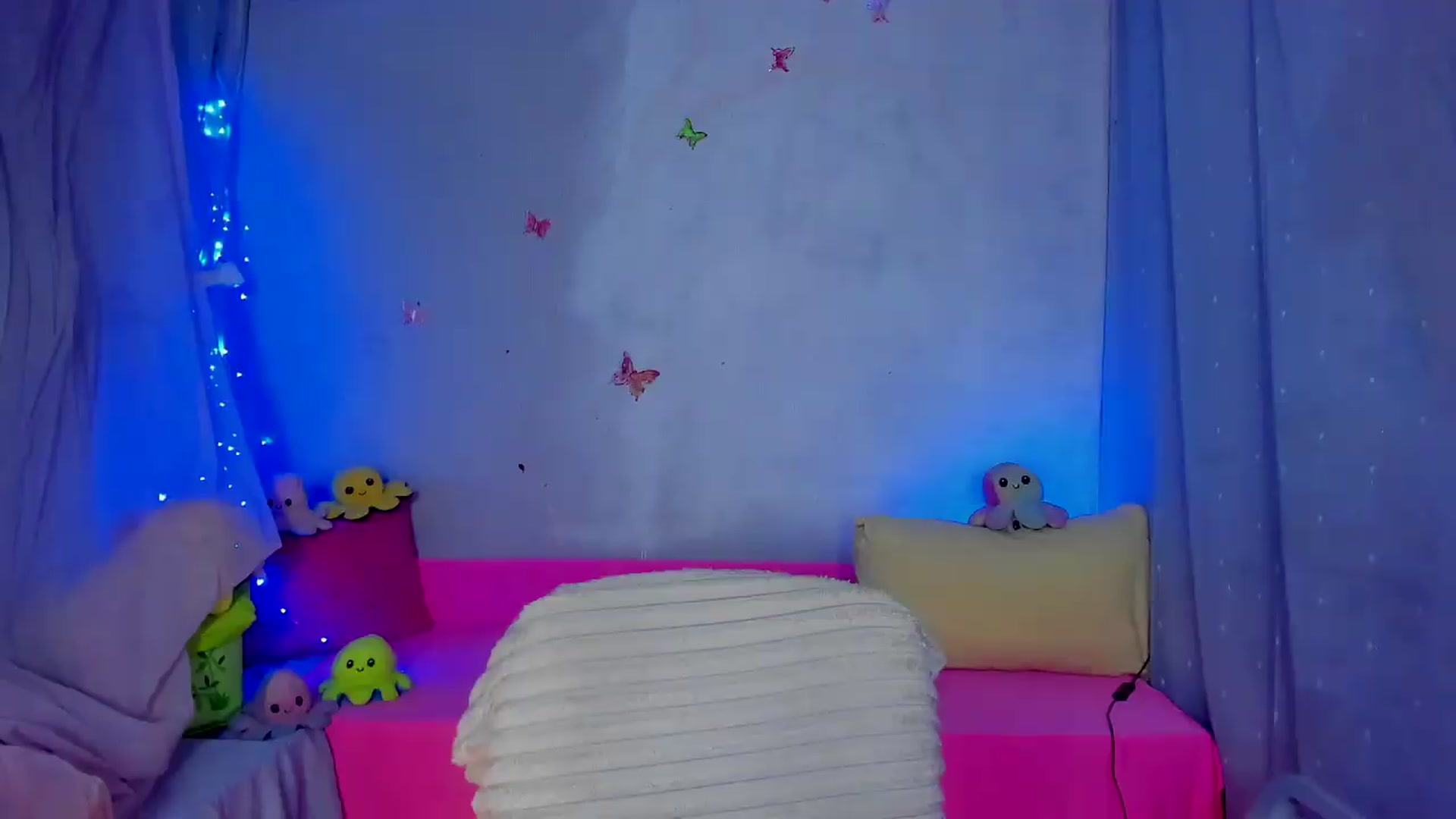 Gallery image thumbnail from YourLizzyDoll's myfreecams stream on, 07/22/2026, 02:56 image 11 of 20