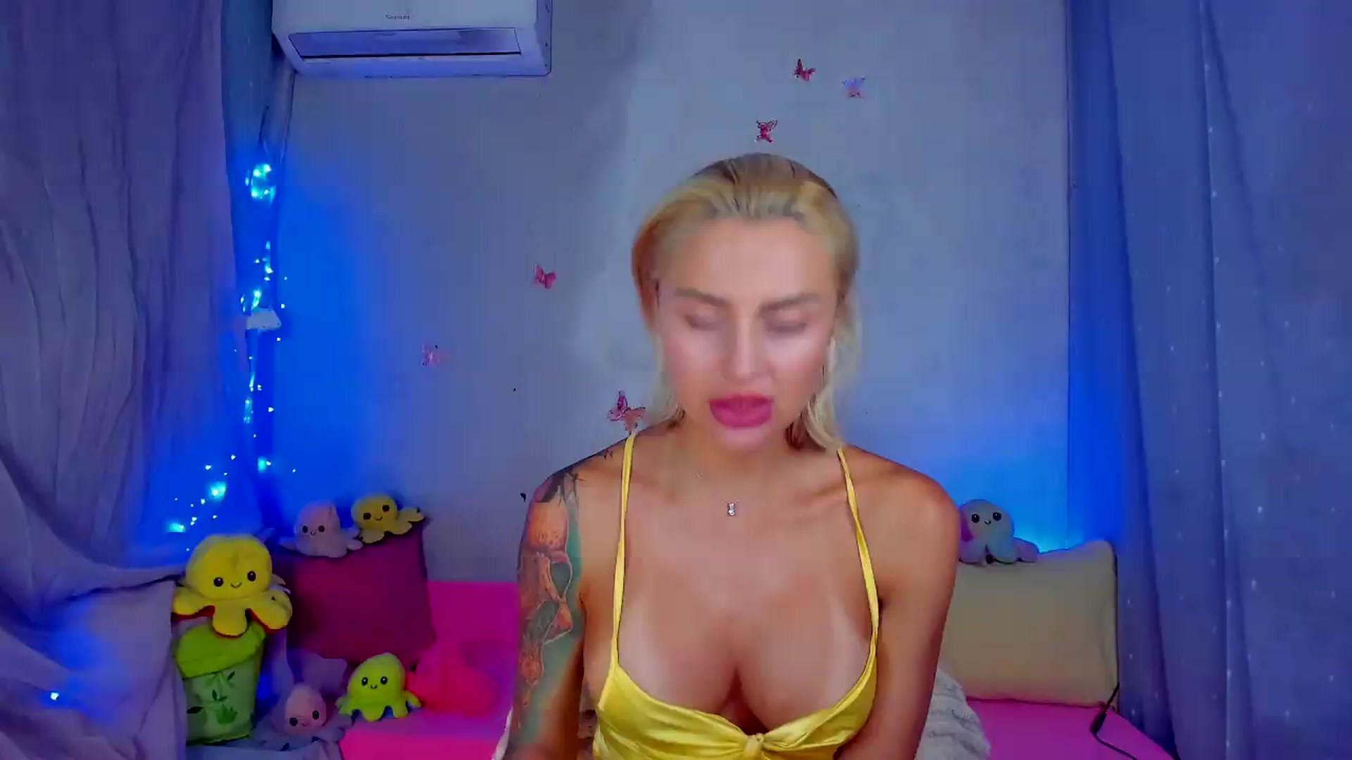Gallery image thumbnail from YourLizzyDoll's myfreecams stream on, 07/28/2026, 21:07 image 3 of 20