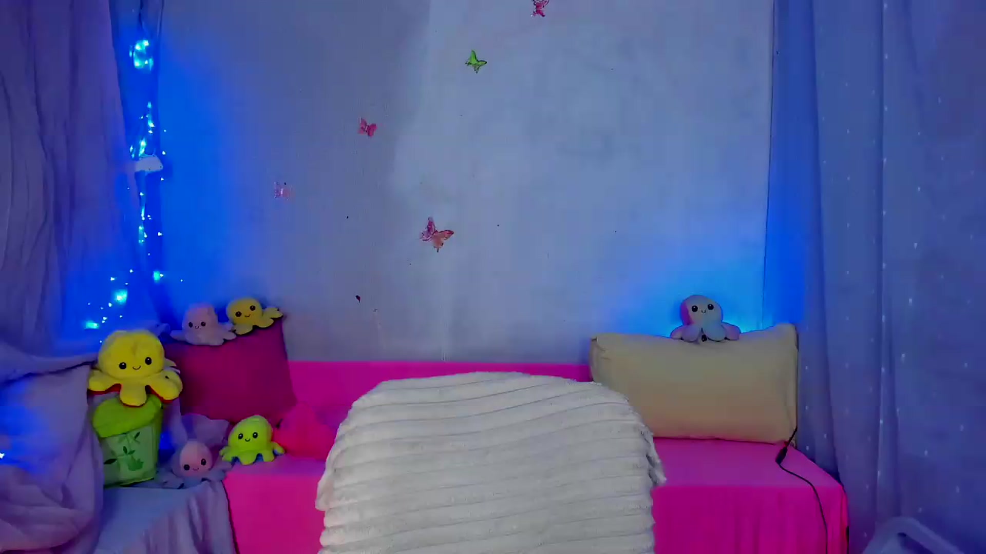 Gallery image thumbnail from YourLizzyDoll's myfreecams stream on, 07/28/2026, 21:49 image 11 of 20
