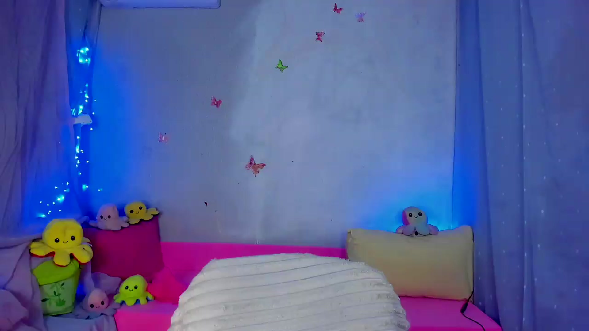 Gallery image thumbnail from YourLizzyDoll's myfreecams stream on, 07/29/2026, 02:07 image 7 of 20