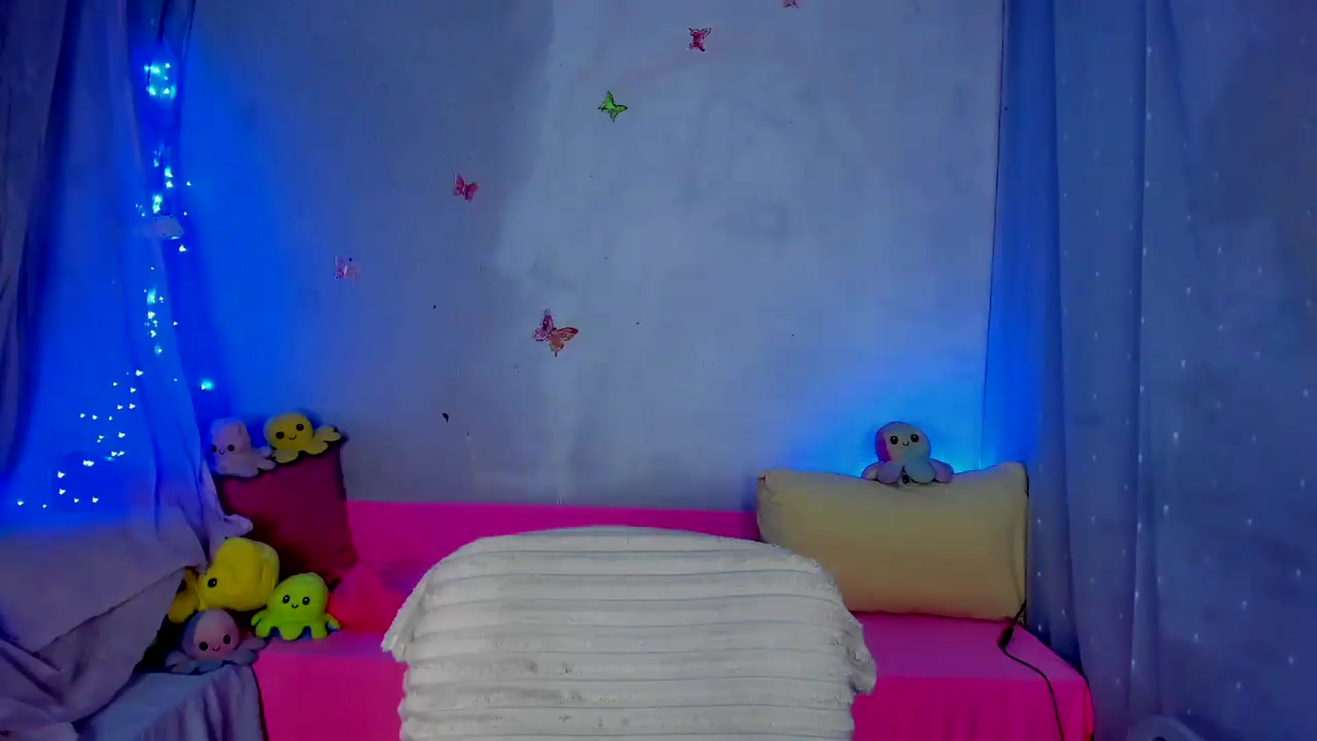 Gallery image thumbnail from YourLizzyDoll's myfreecams stream on, 07/29/2026, 23:07 image 14 of 20
