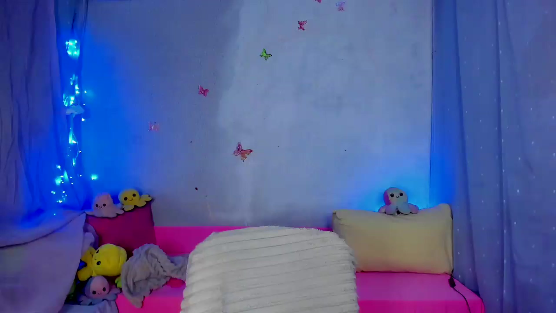 Gallery image thumbnail from YourLizzyDoll's myfreecams stream on, 08/03/2026, 24:44 image 19 of 20