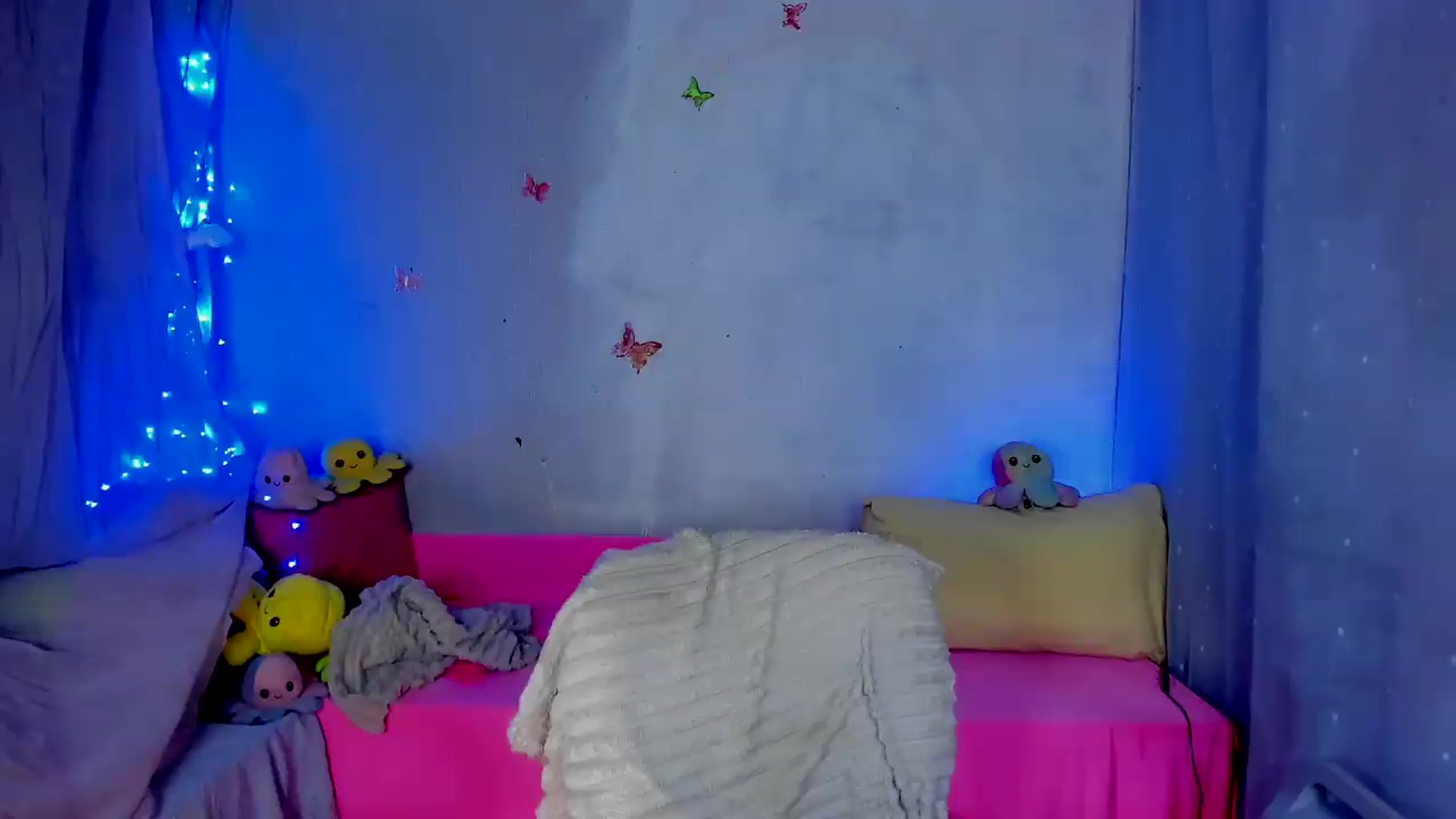 Gallery image thumbnail from YourLizzyDoll's myfreecams stream on, 08/06/2026, 02:12 image 6 of 20