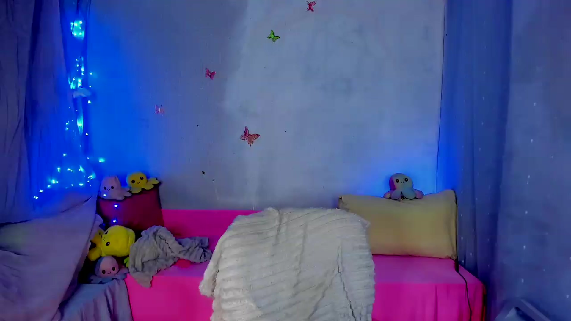 Gallery image thumbnail from YourLizzyDoll's myfreecams stream on, 08/06/2026, 02:12 image 4 of 20