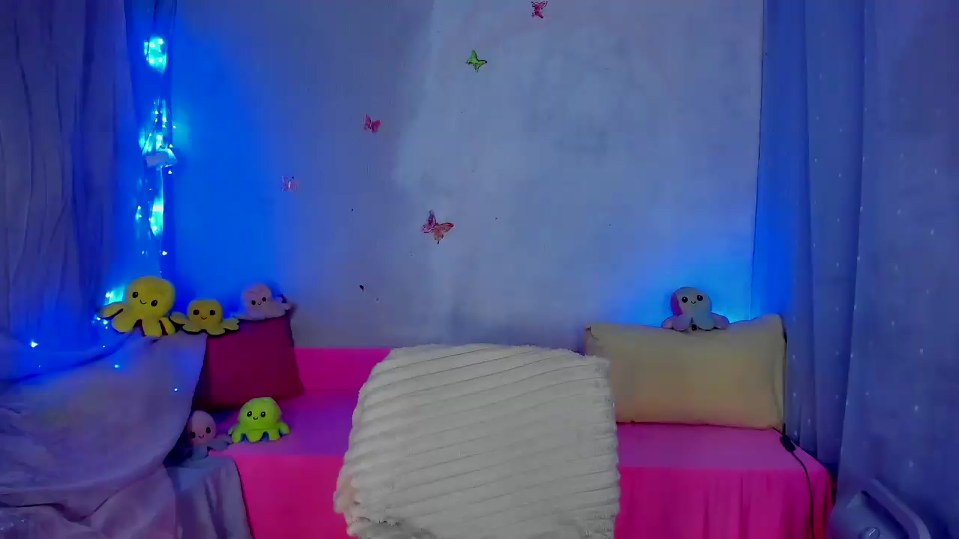 Gallery image thumbnail from YourLizzyDoll's myfreecams stream on, 08/10/2026, 01:18 image 6 of 20