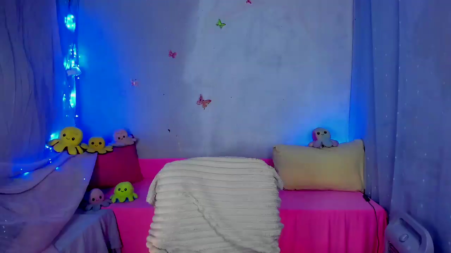 Gallery image thumbnail from YourLizzyDoll's myfreecams stream on, 08/11/2026, 01:47 image 8 of 20