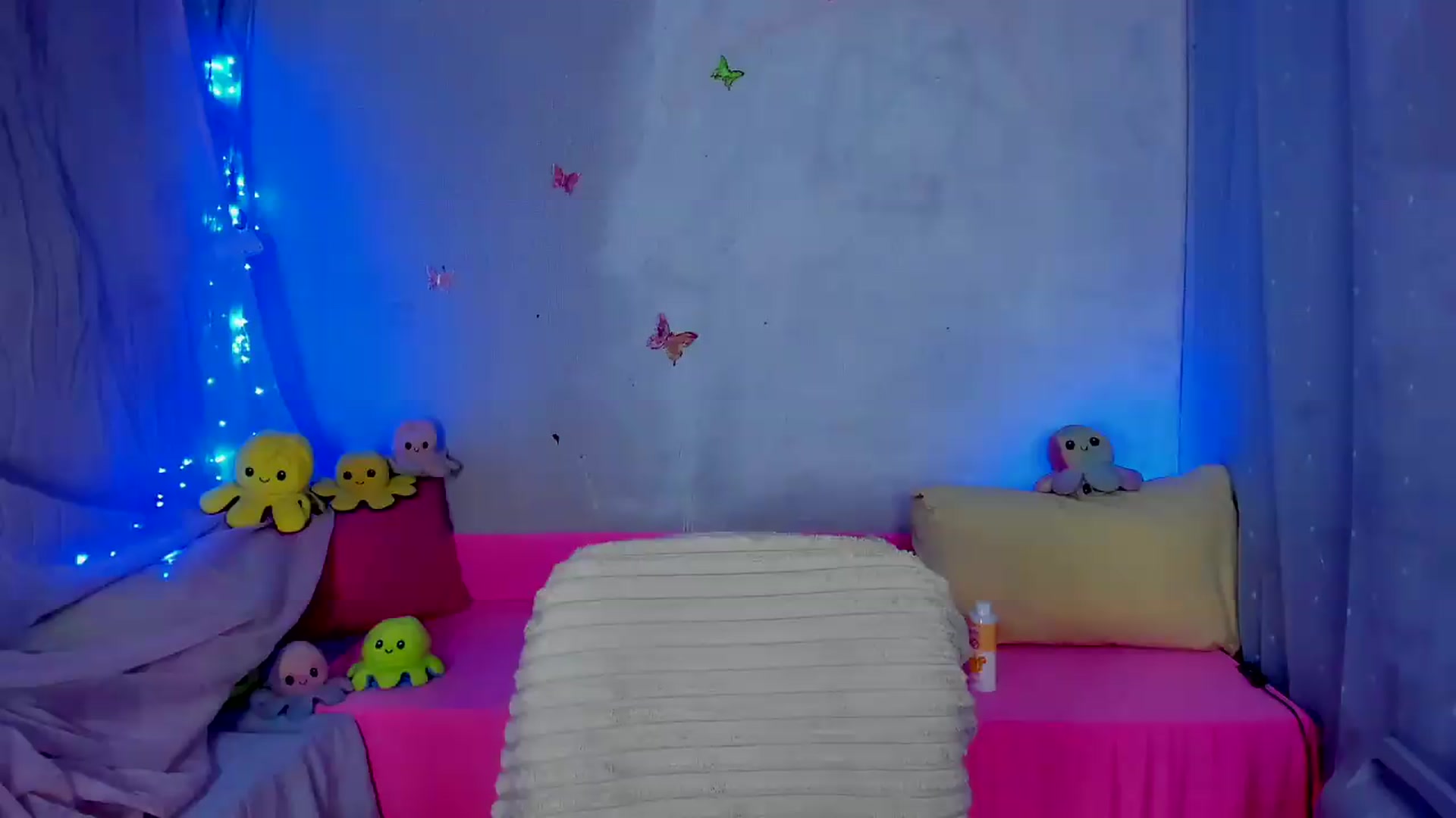 Gallery image thumbnail from YourLizzyDoll's myfreecams stream on, 08/13/2026, 24:00 image 10 of 20