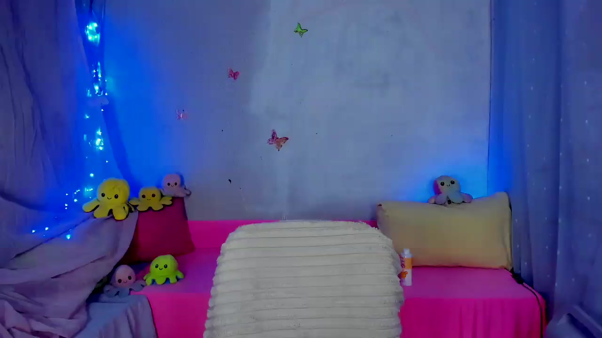Gallery image thumbnail from YourLizzyDoll's myfreecams stream on, 08/13/2026, 24:00 image 11 of 20