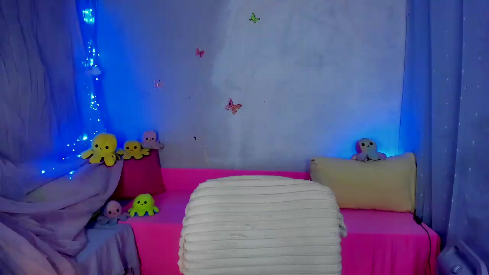 Gallery image thumbnail from YourLizzyDoll's myfreecams stream on, 08/18/2026, 24:05 image 8 of 20