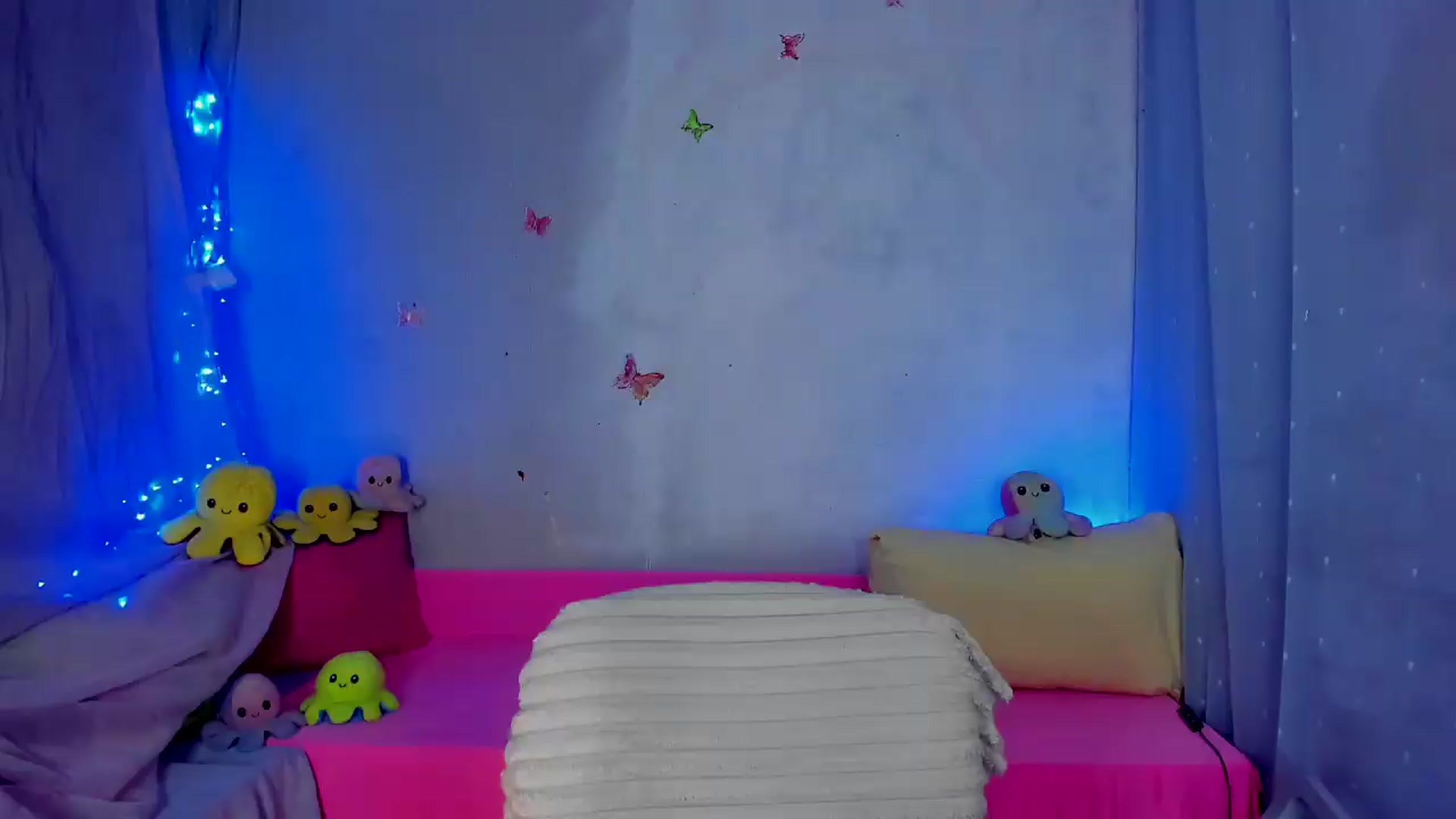 Gallery image thumbnail from YourLizzyDoll's myfreecams stream on, 08/18/2026, 24:05 image 19 of 20