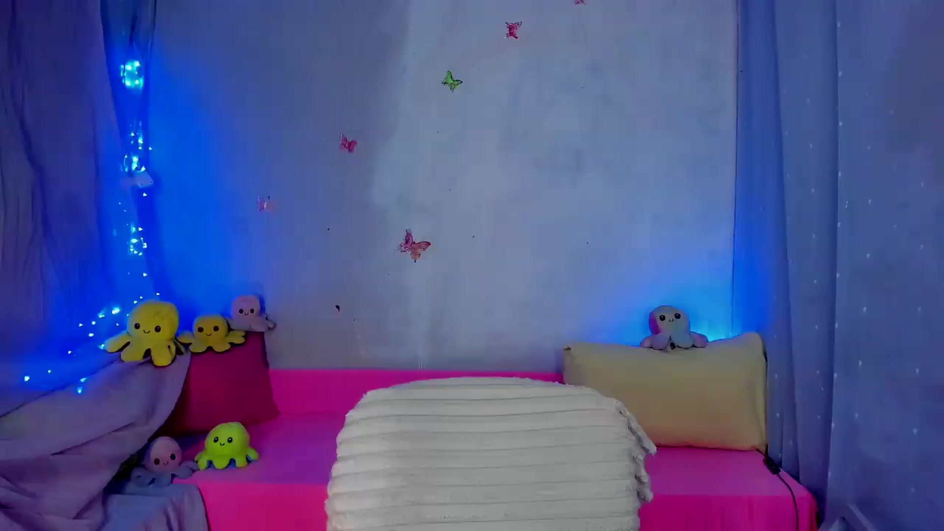 Gallery image thumbnail from YourLizzyDoll's myfreecams stream on, 08/18/2026, 01:05 image 1 of 20